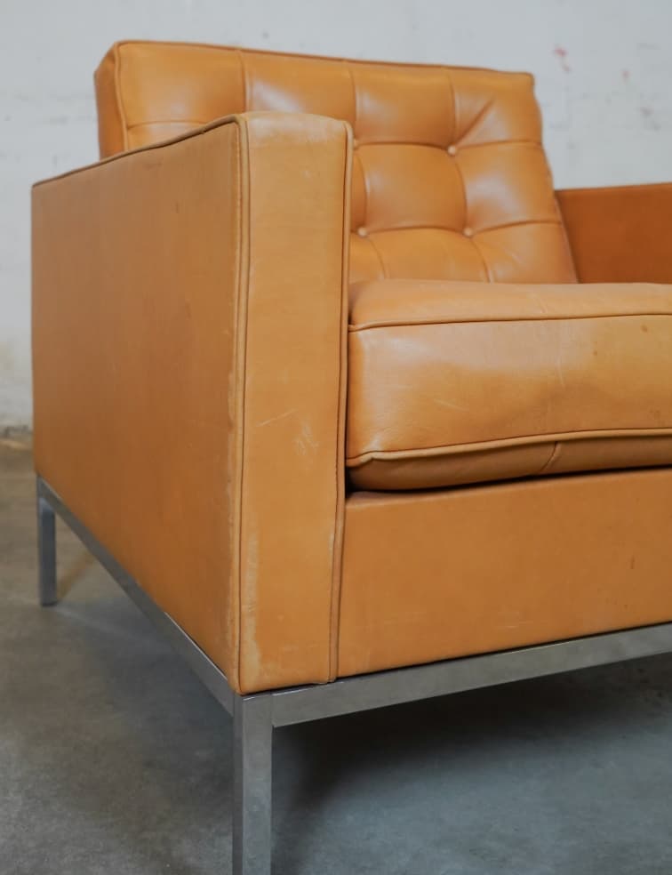 Outlet savings on circular office furniture