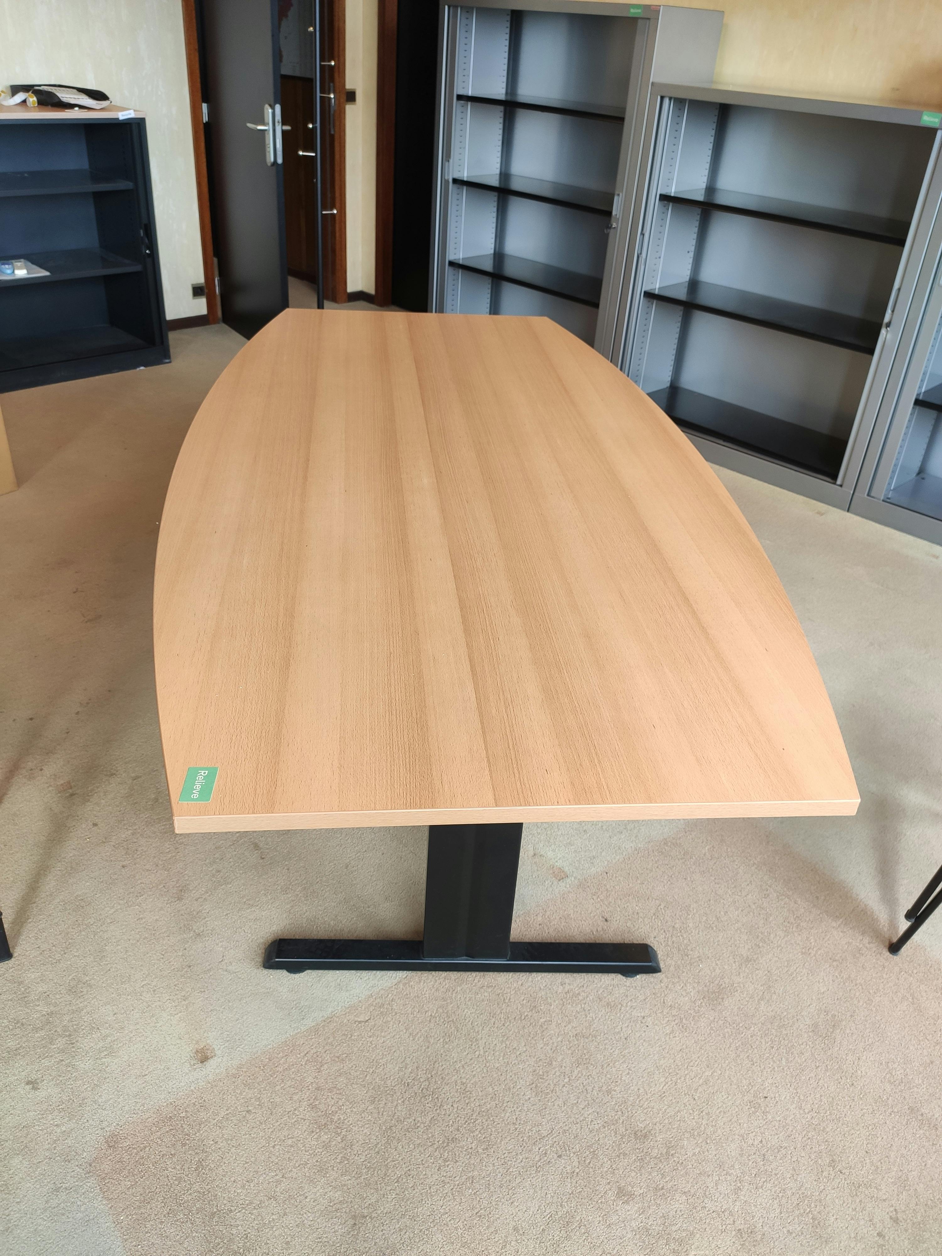 220 vergadertafel van licht hout op ronde grijze poten - Relieve Furniture