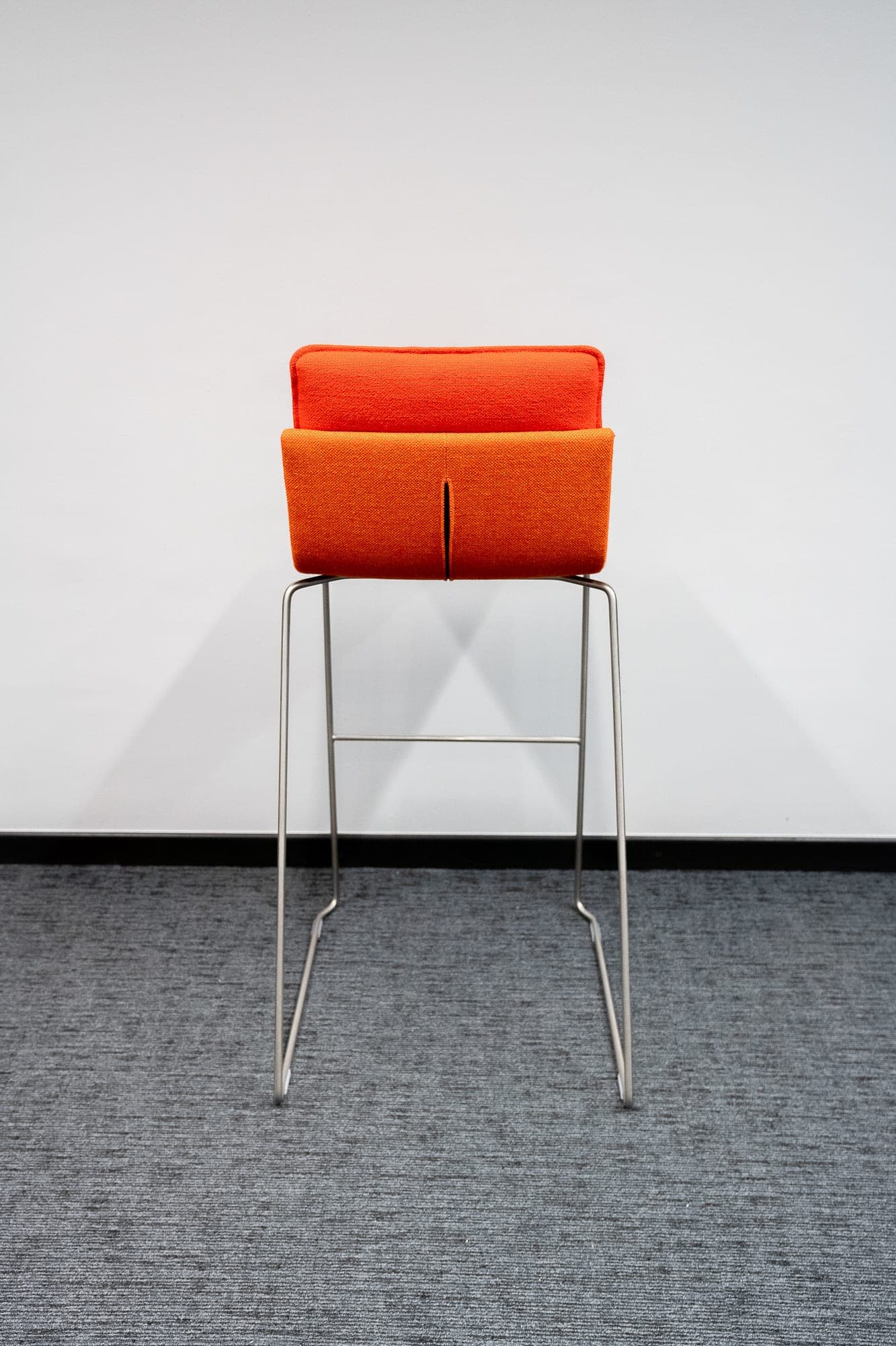 Tabouret haut en tissu orange Gispen-3