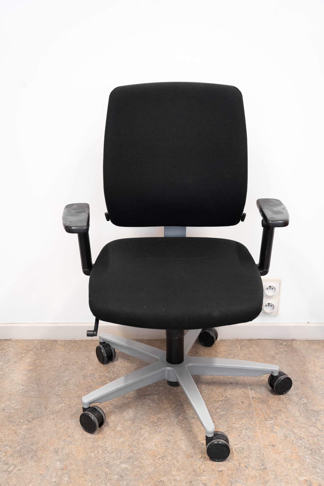 Sedus black office chair with castors-0
