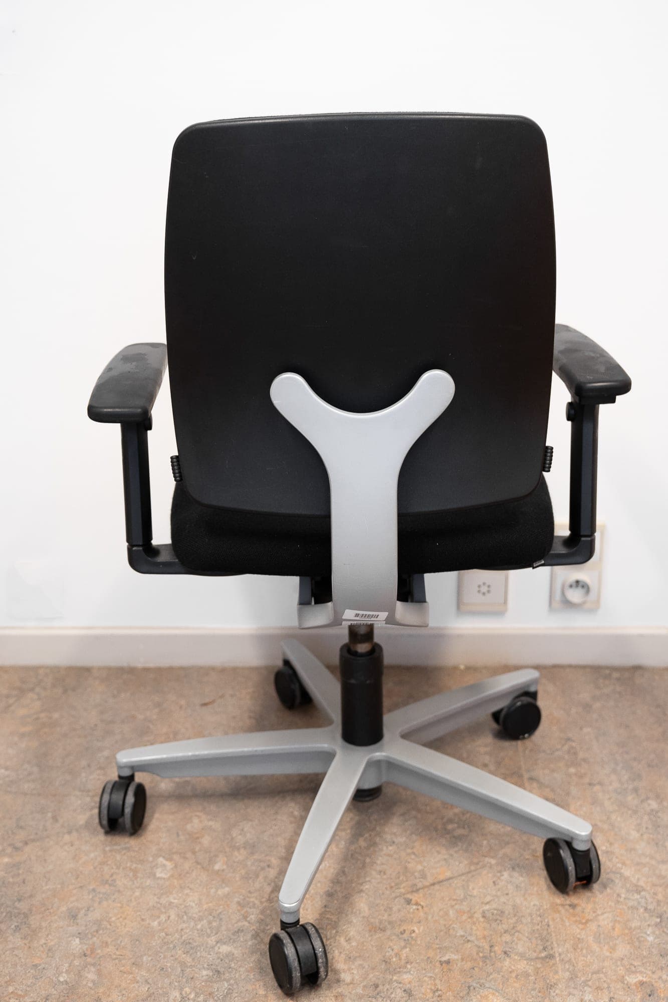 Sedus black office chair with castors-2