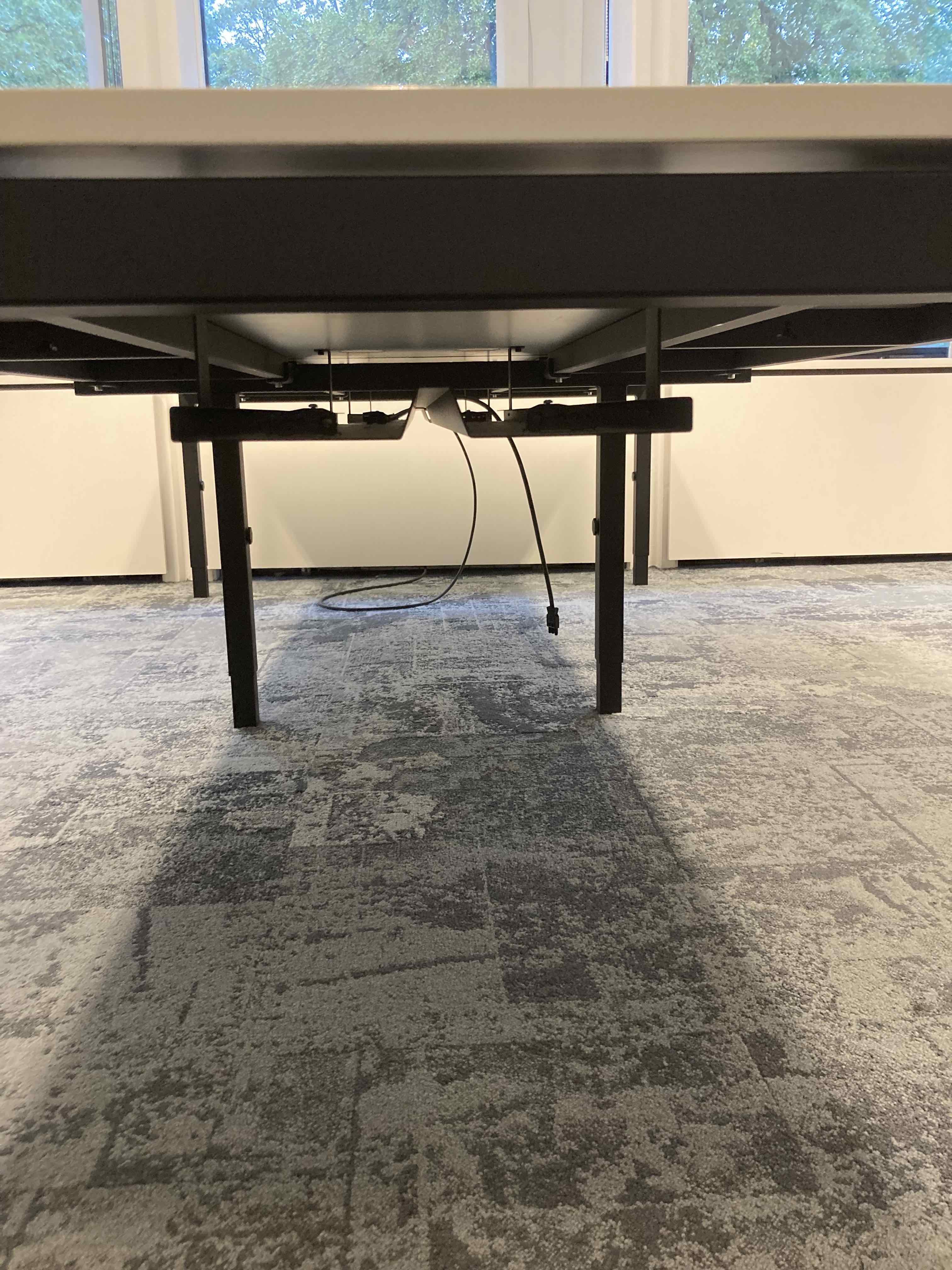 BENE 320x160cm Table de bureau 4 personnes blanche sur pieds noirs avec accès au plateau-2