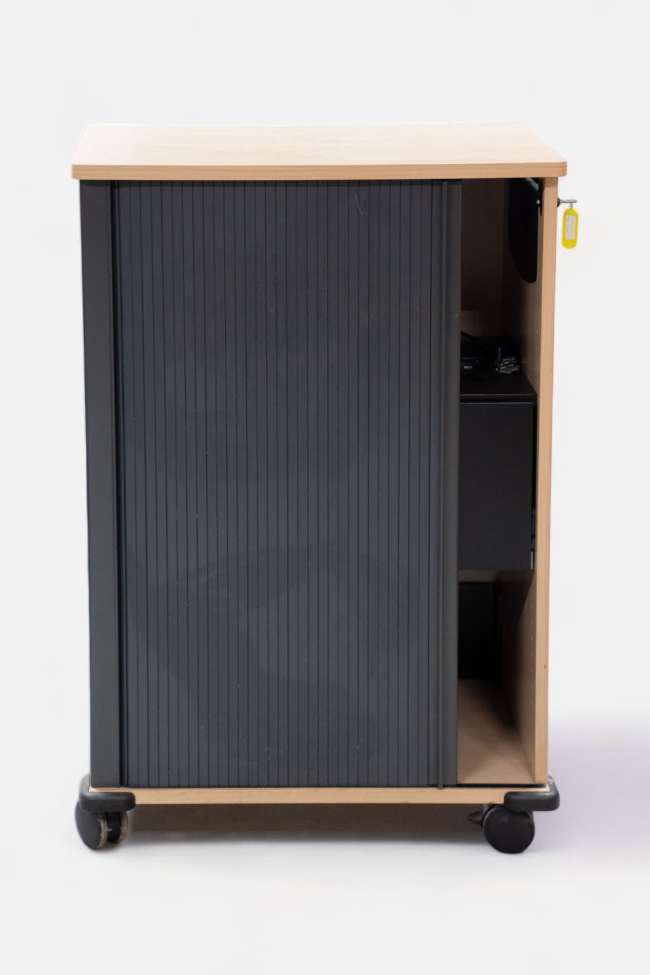 Rangement gris et bois sur roulettes avec système de fermeture à clé