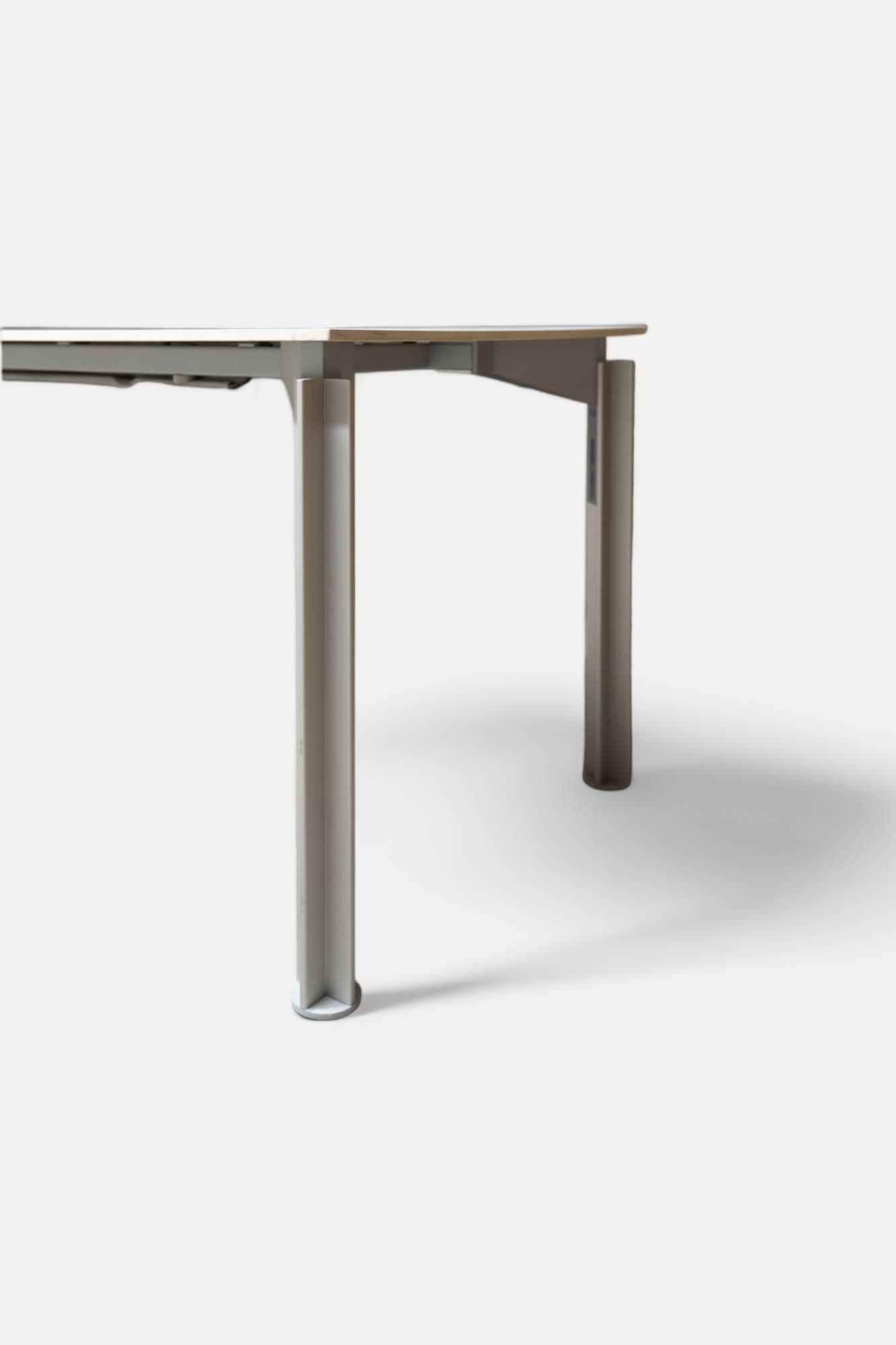 Bulo H20 240cm Bureau en bois avec plateau blanc et pieds gris-3