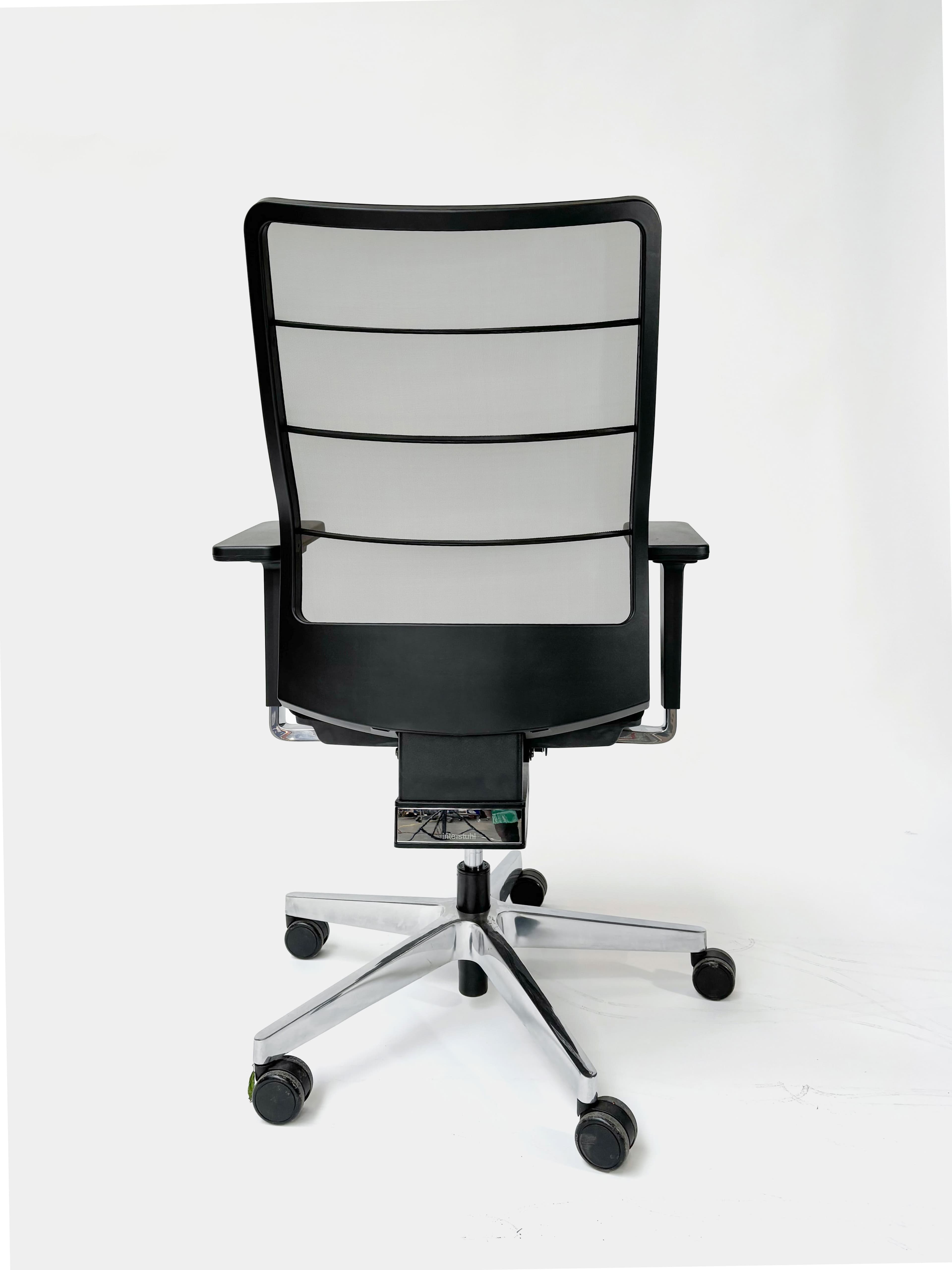 INTERSTUHL Verstelbare zwarte bureaustoel met netrug op wieltjes-3