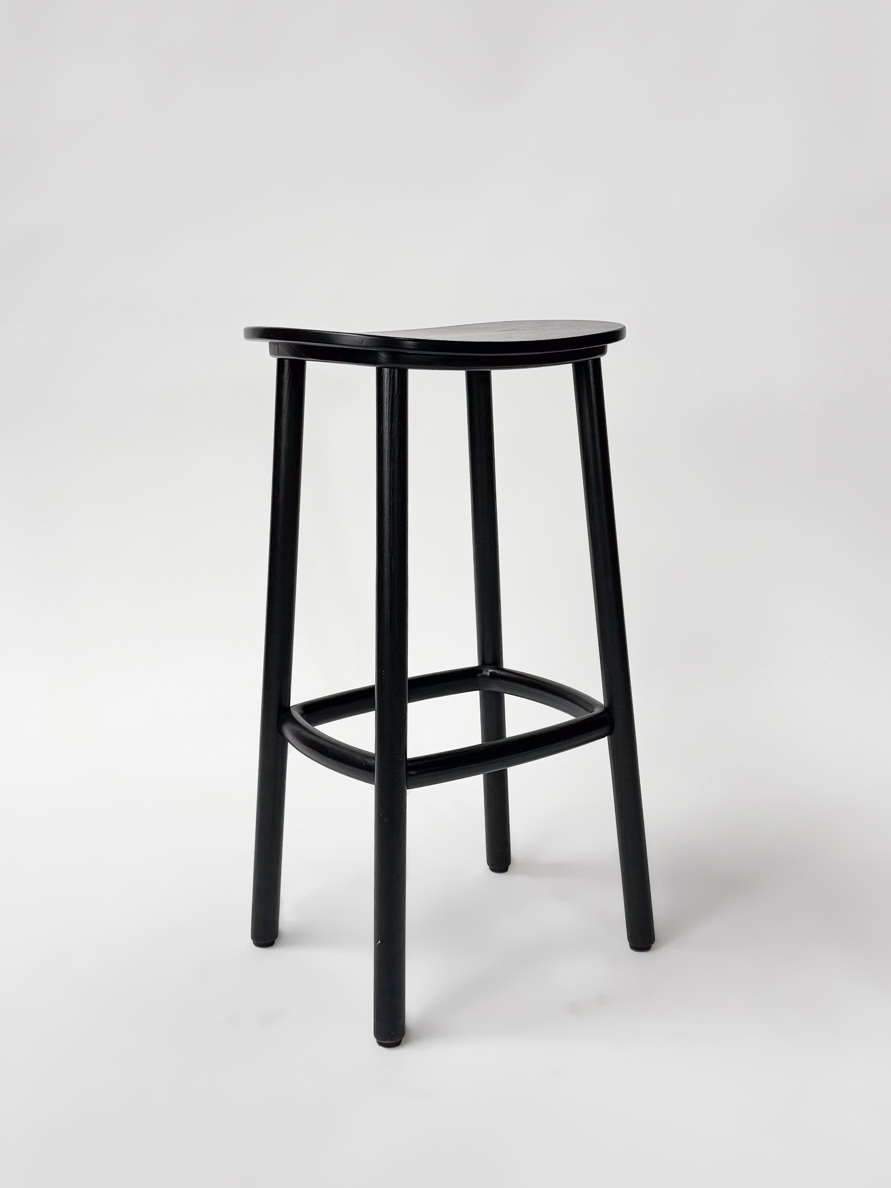 CRUSO Tabouret en bois de chêne noir - 75cm-0