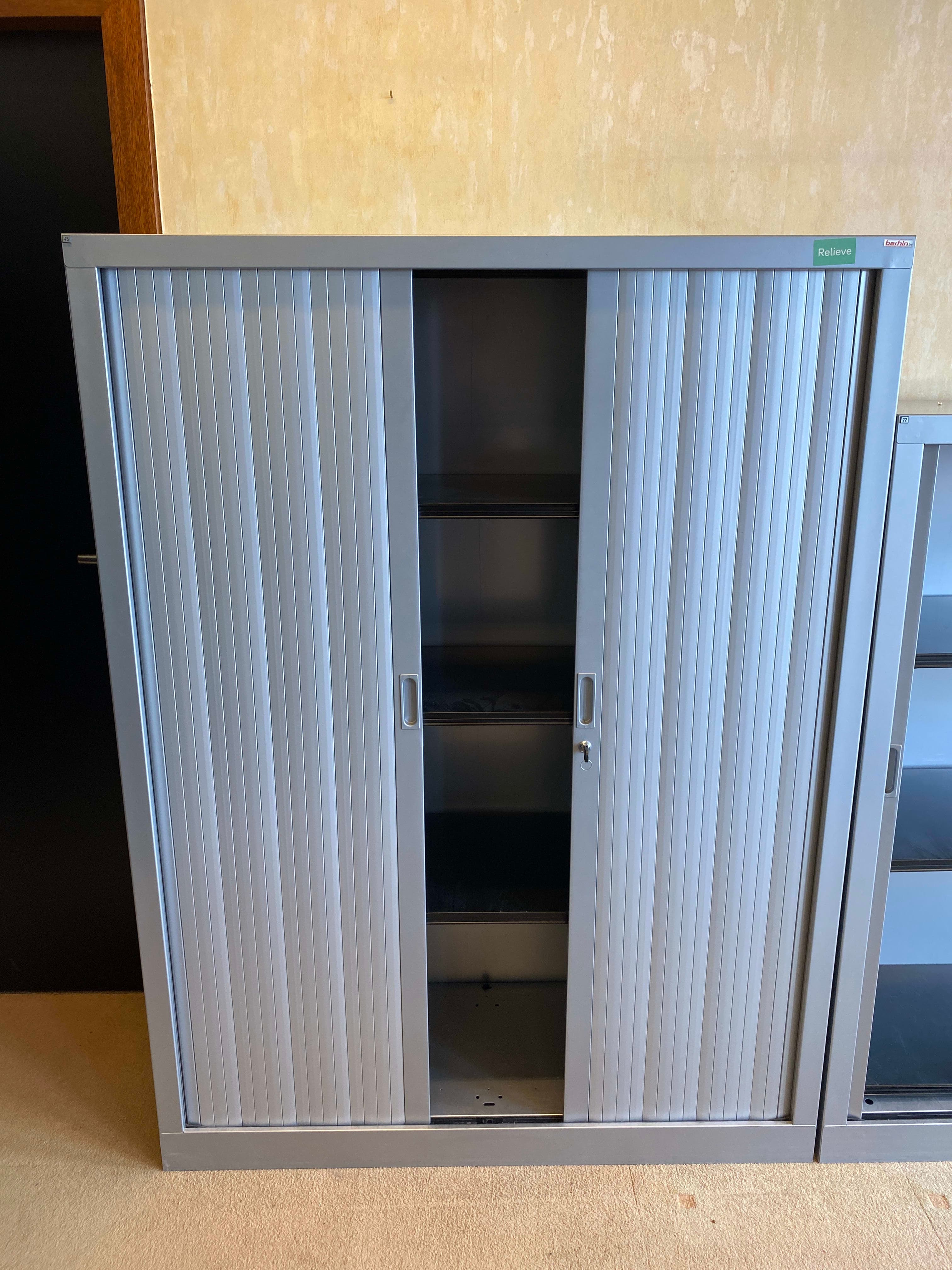 160cm grijze kast met sleutel-4