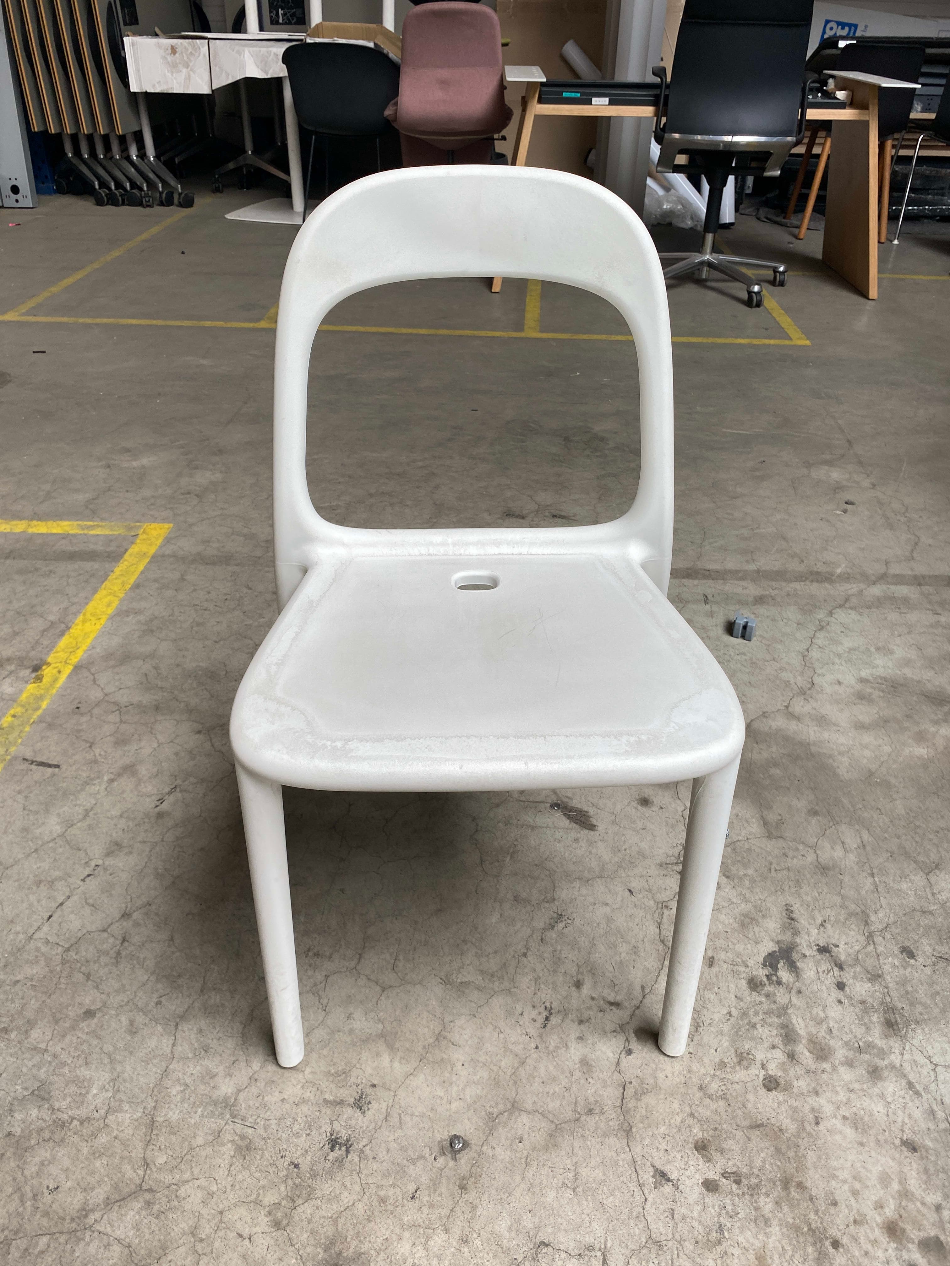 Ikea urban Plastic Stoel met Ergonomische Rugleuning en Geïntegreerde Handgreep-1