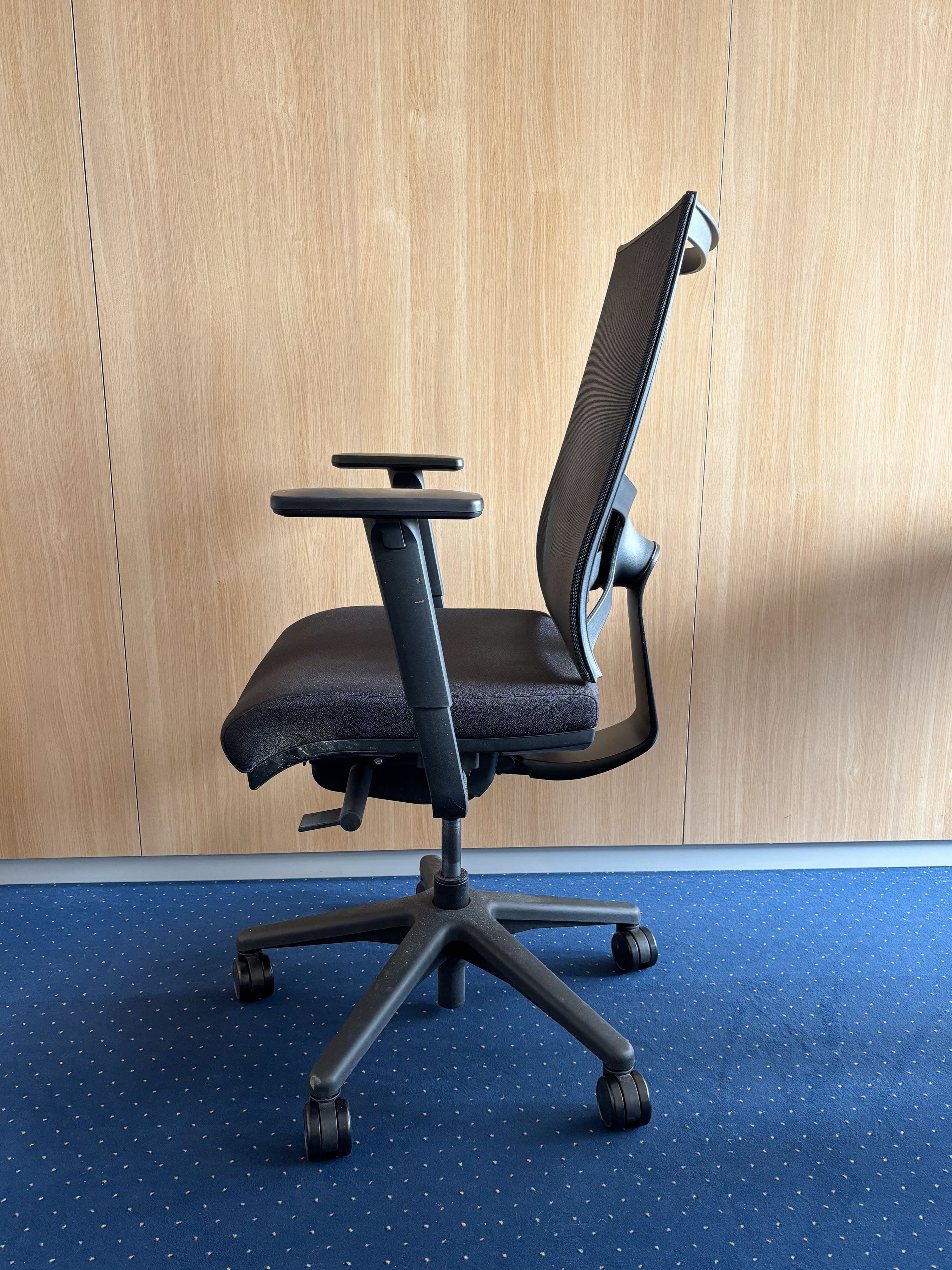 Buromarket black office chair-3