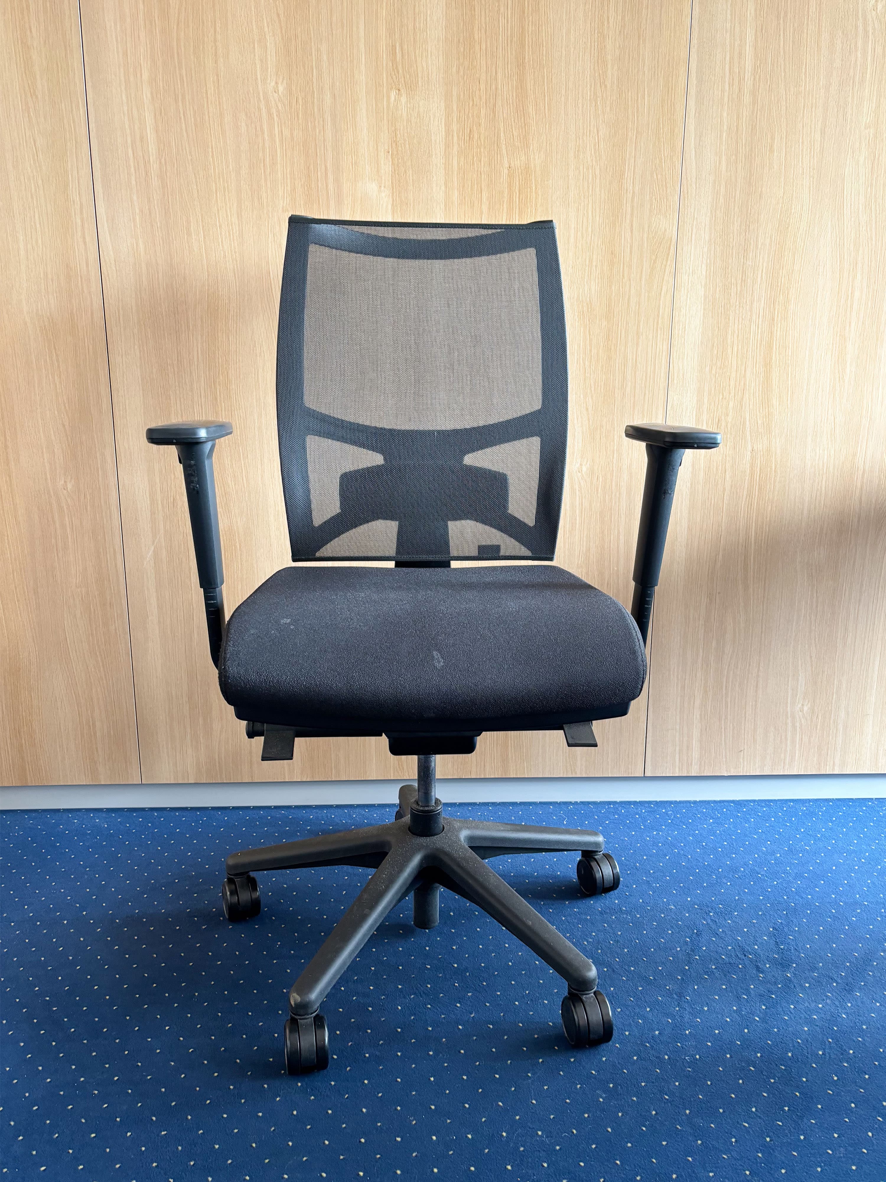 Buromarket black office chair-1