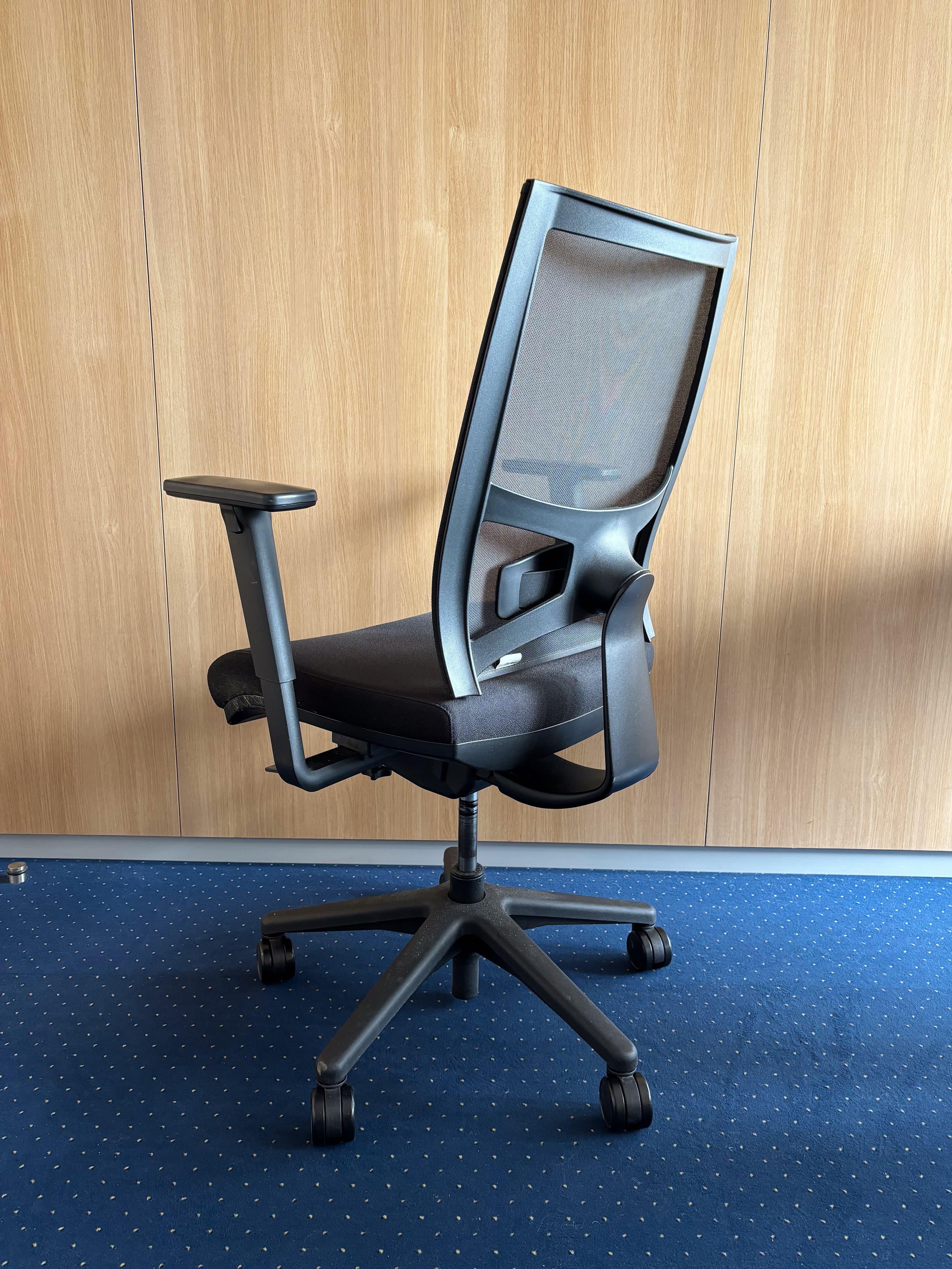 Buromarket black office chair-7