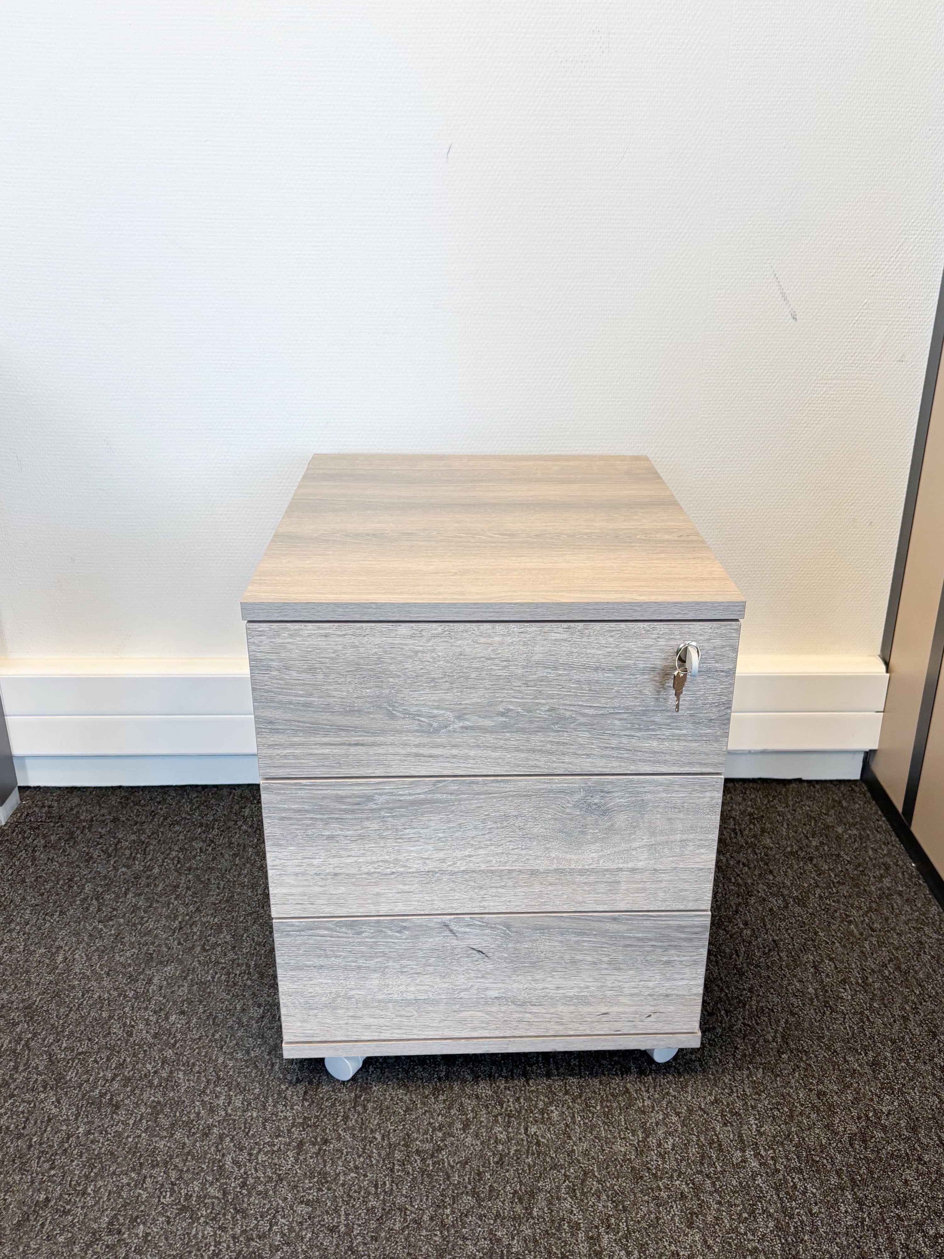 Armoire à caisson mobile effet bois chêne clair avec serrure et roulettes-2