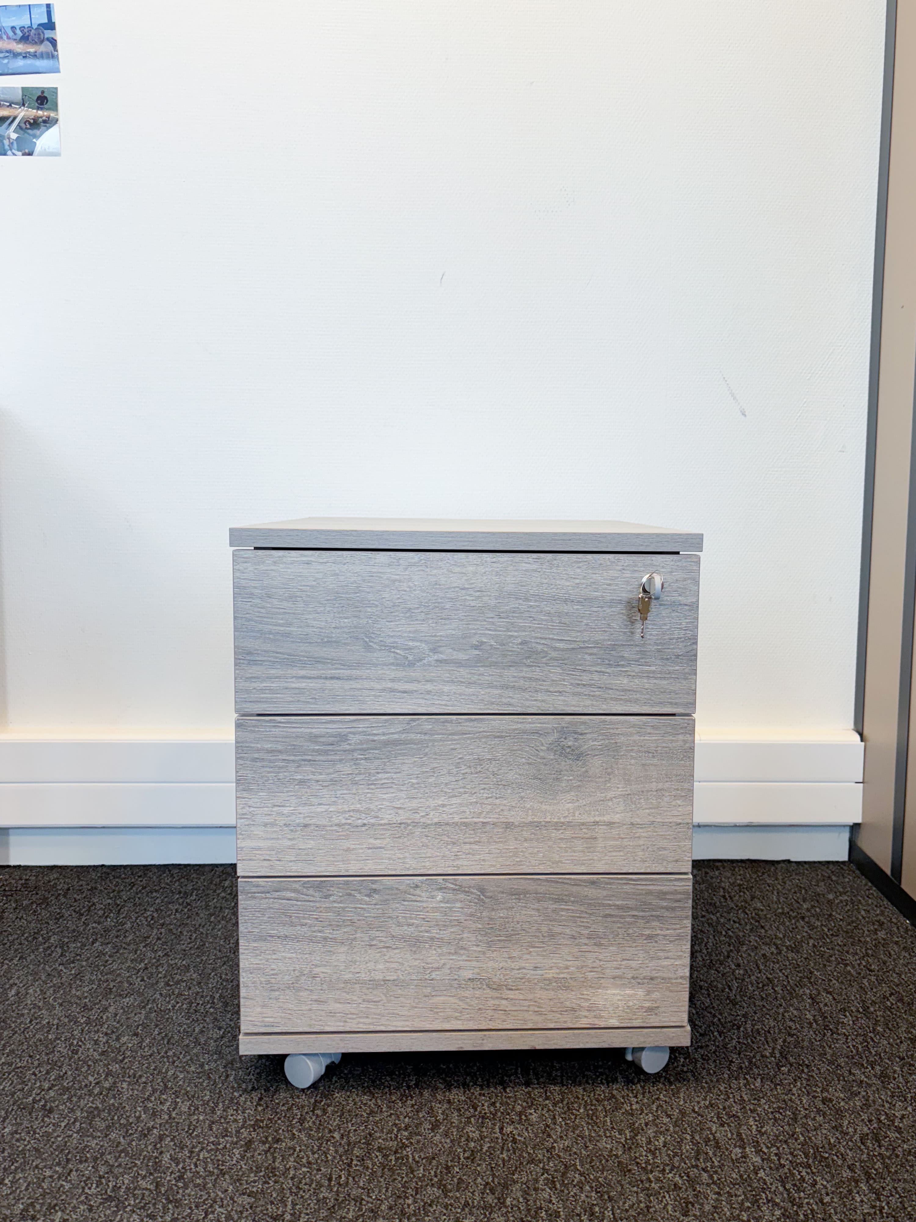 Armoire à caisson mobile effet bois chêne clair avec serrure et roulettes-1