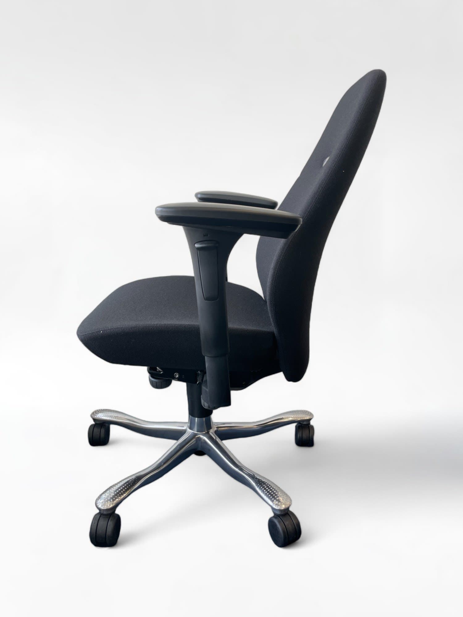 Kinnarps Chaise de bureau en tissu noir avec accoudoirs-2