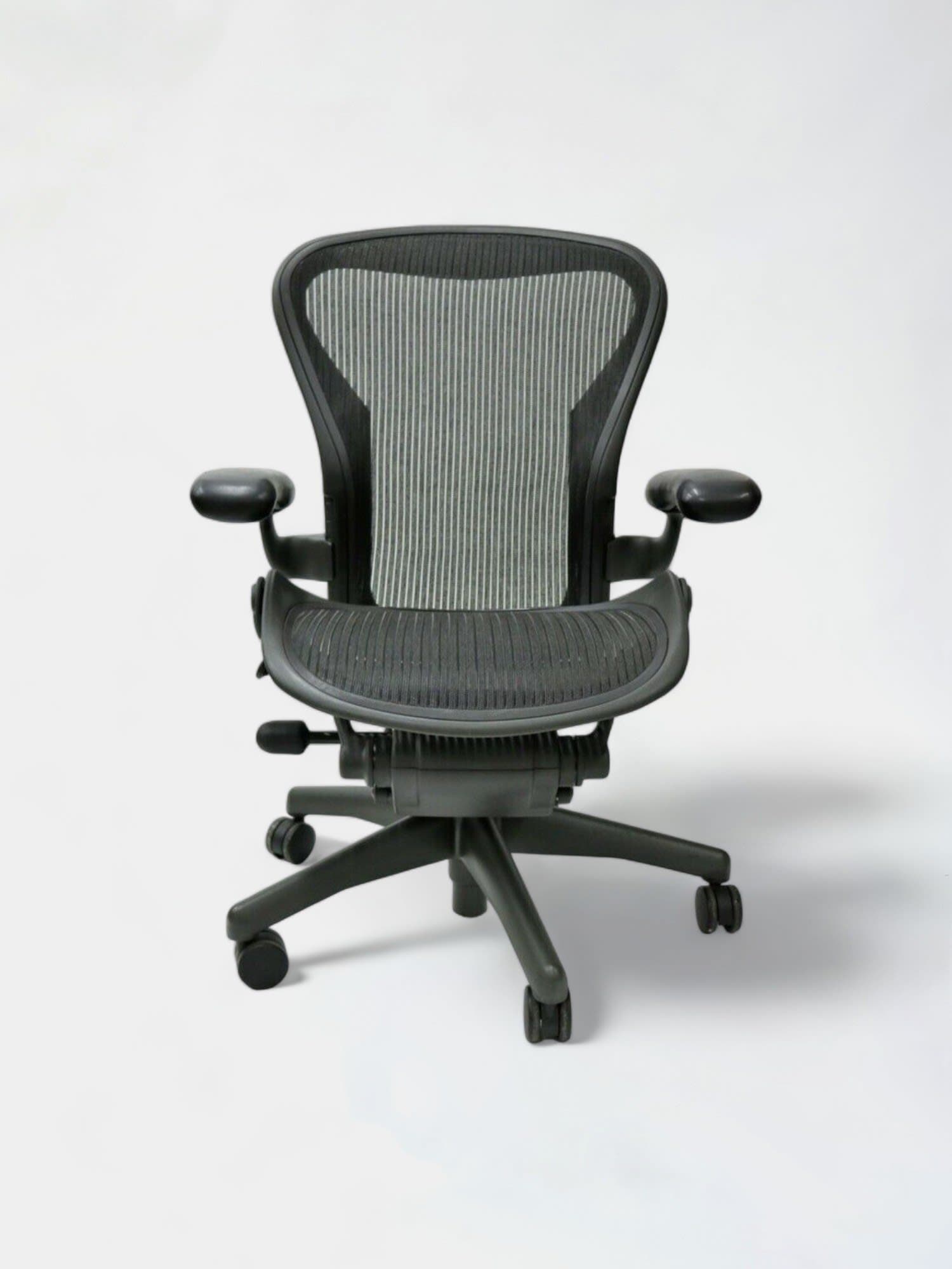 Herman Miller Aeron Classic Basic Graphite zwart mesh bureaustoel maat B-1