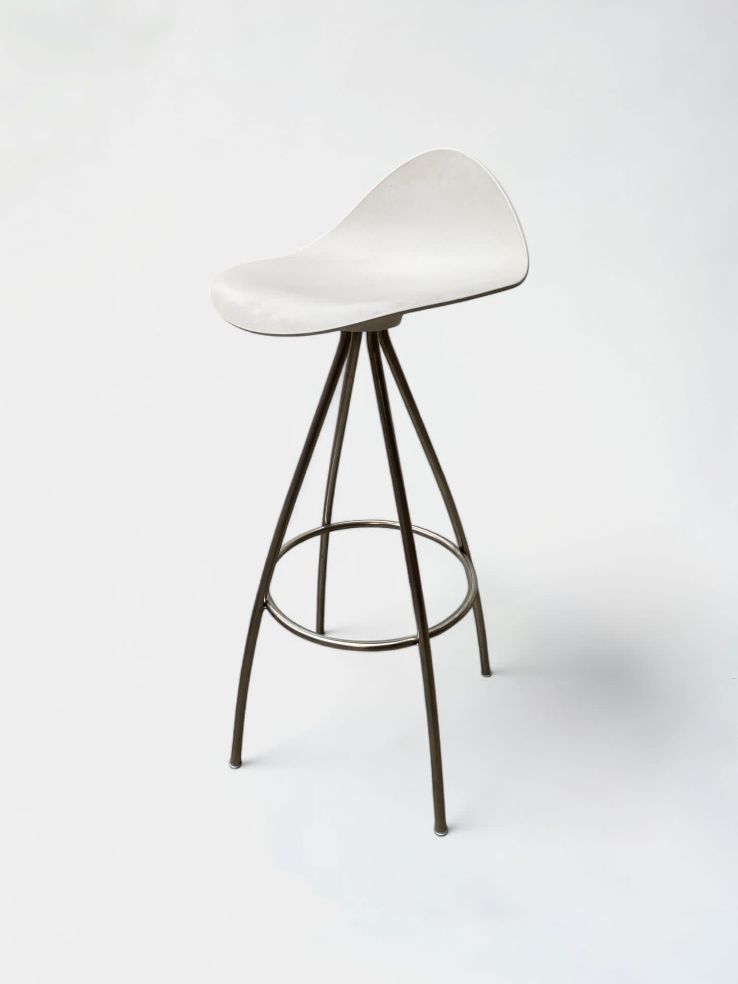 Tabouret en plastique blanc avec cadre en métal-2