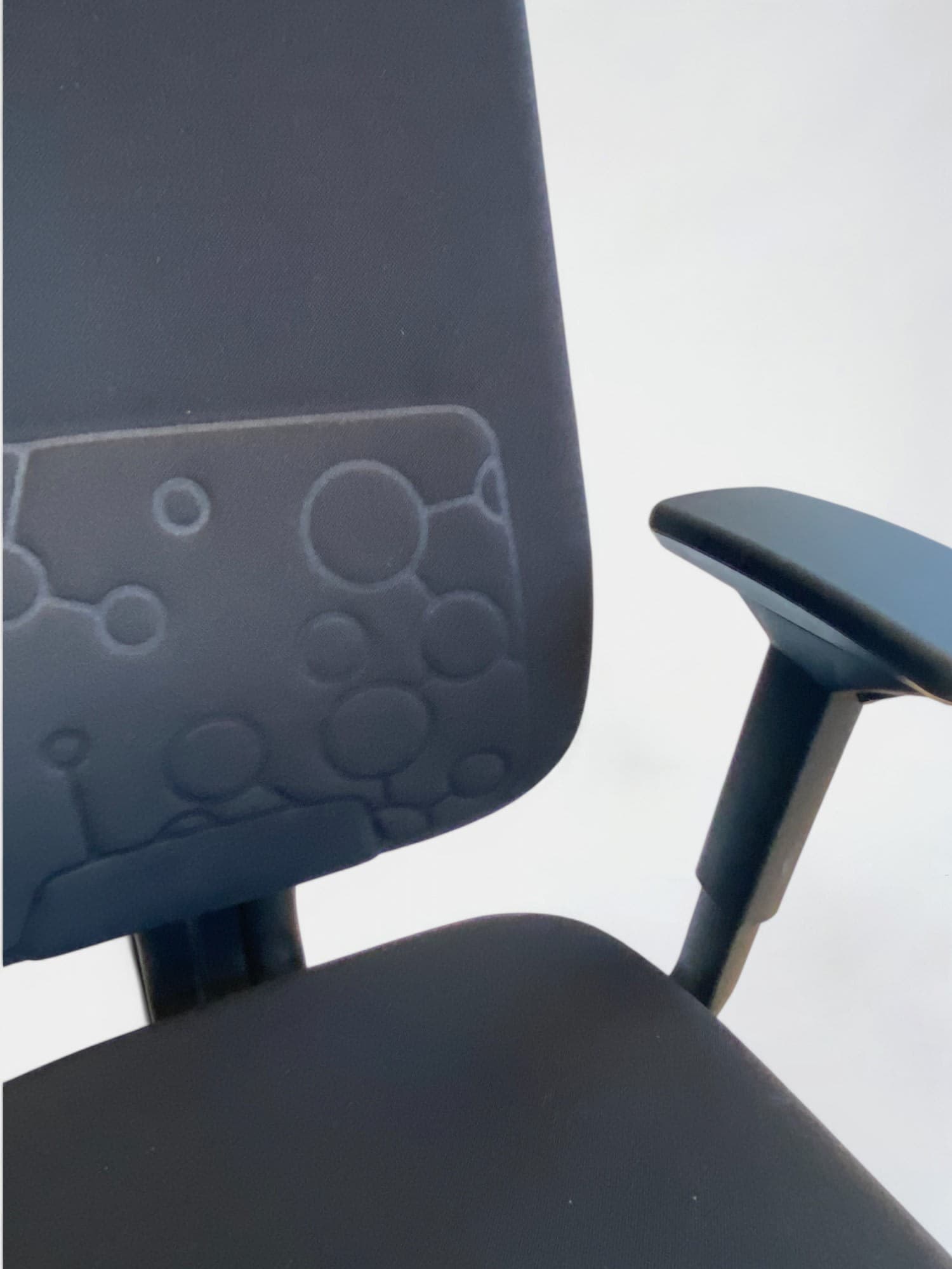 Steelcase Chaise de bureau en tissu noir avec accoudoirs réglables-4
