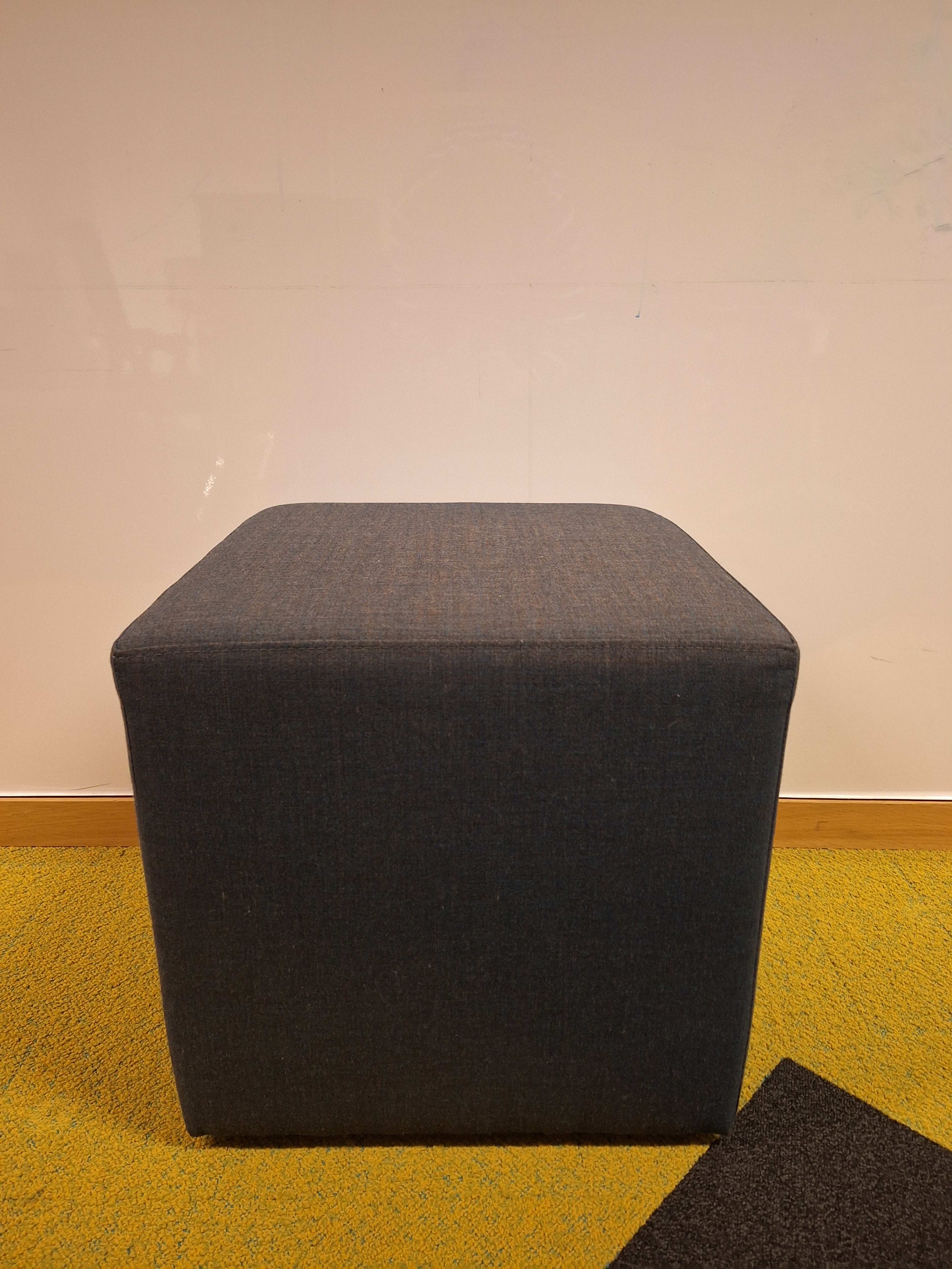 Pouf gris foncé-1