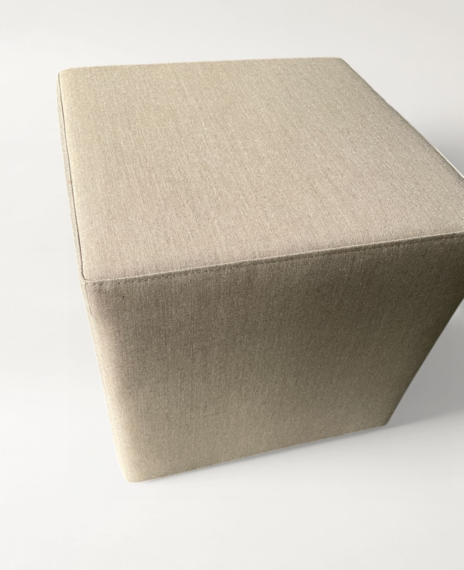 Vierkante poef beige-2