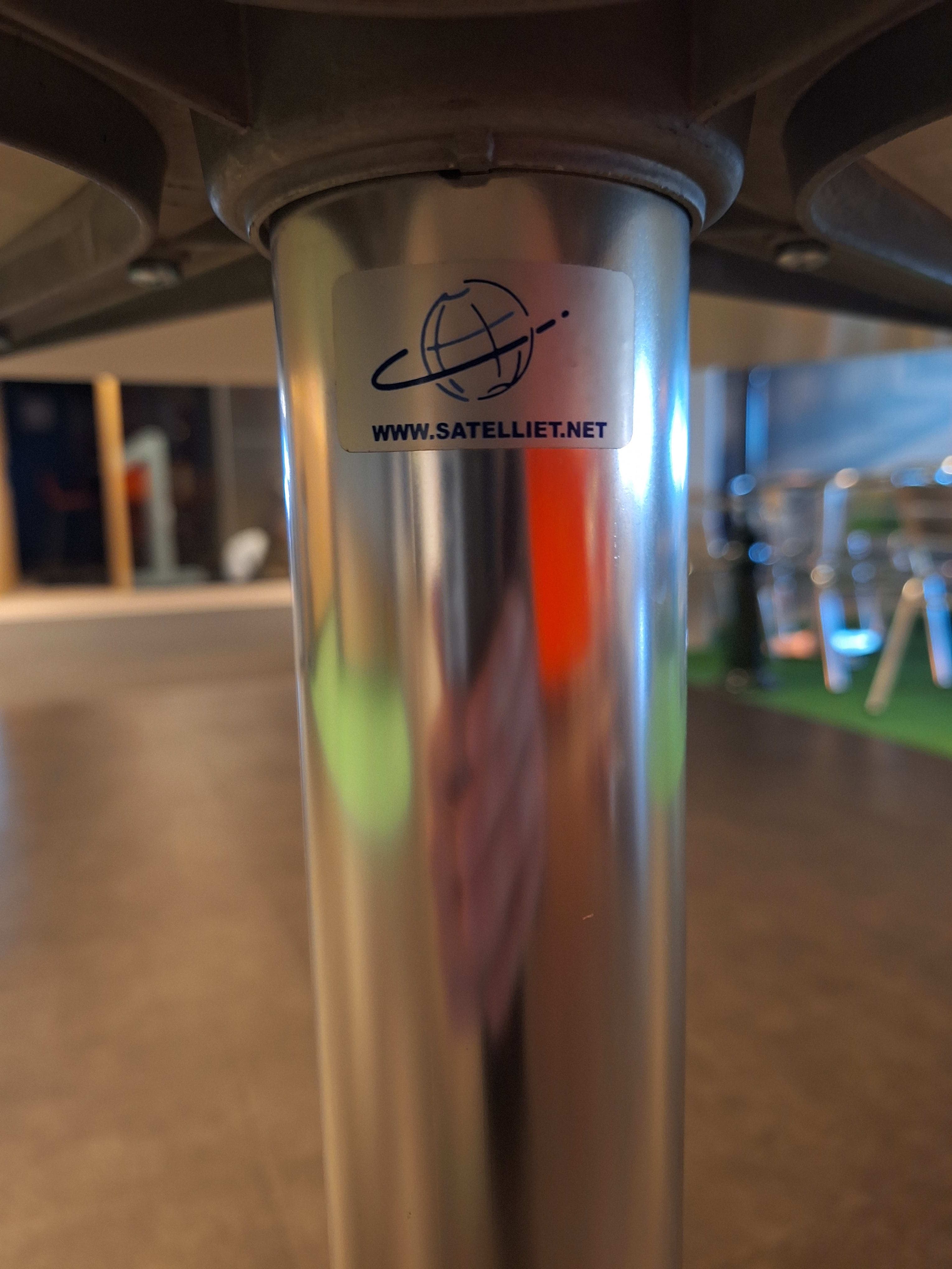 Satelliet Silver Metal Table with Round Top-2