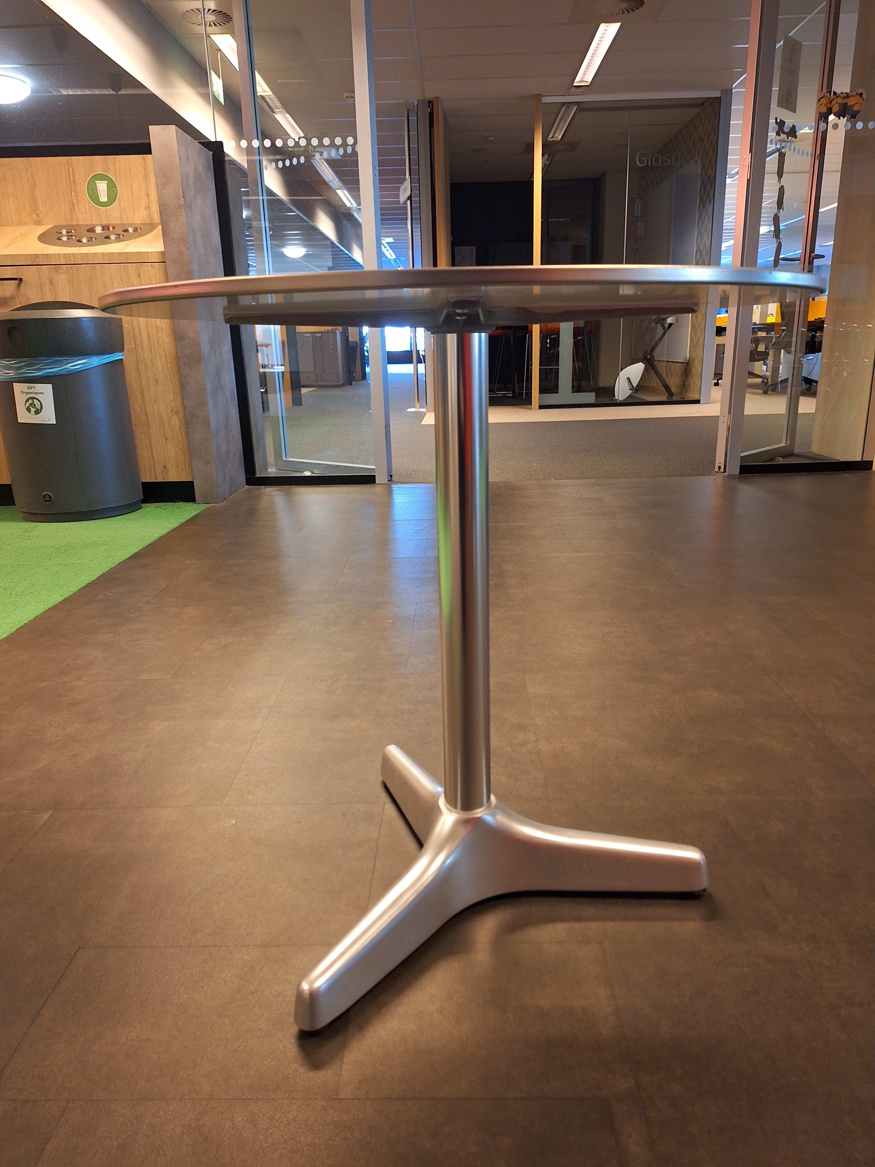 Satelliet Silver Metal Table with Round Top-3