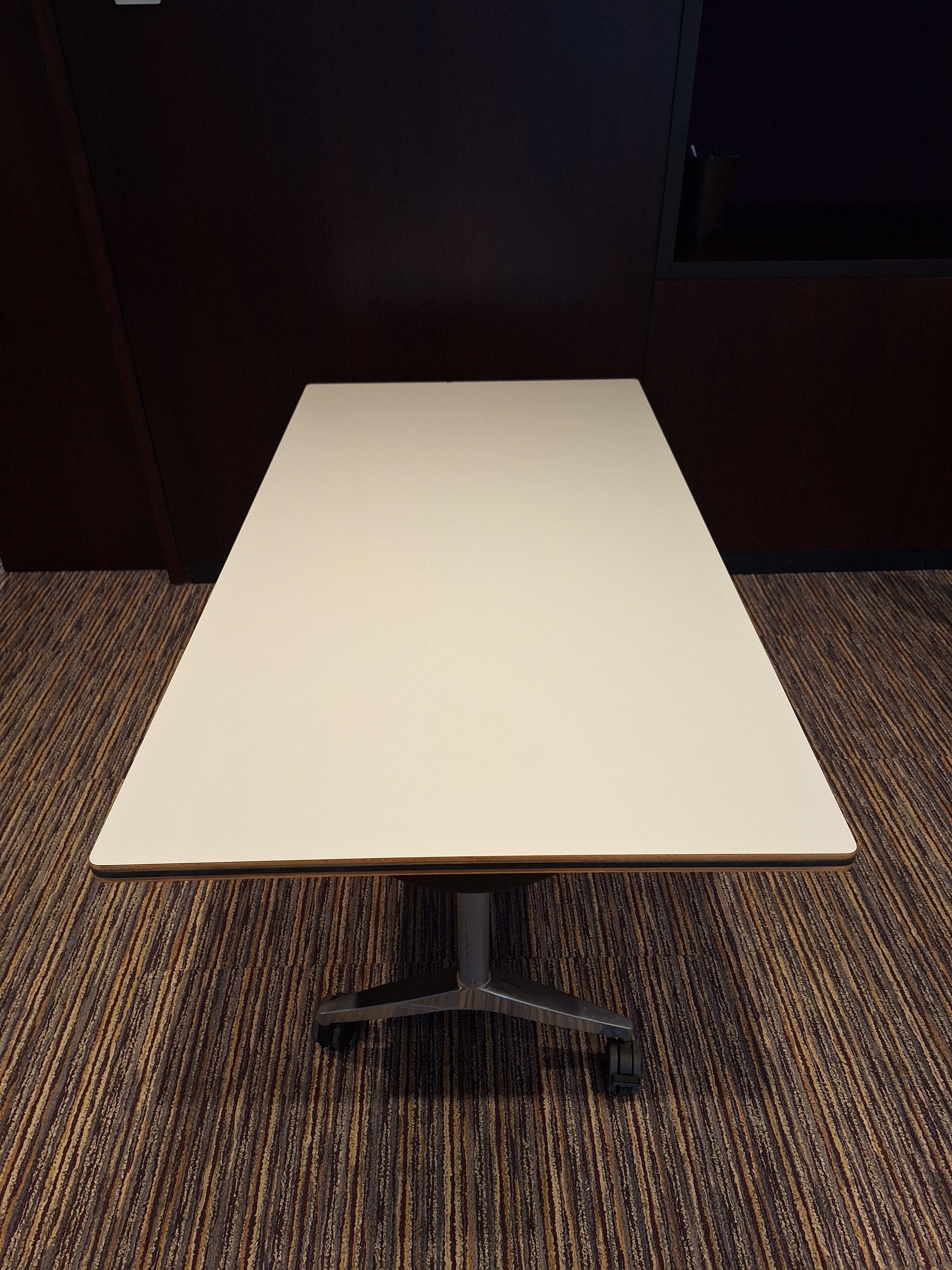 Wilkhahn 140cm Witte Laminaat Tafel met Wielen-1
