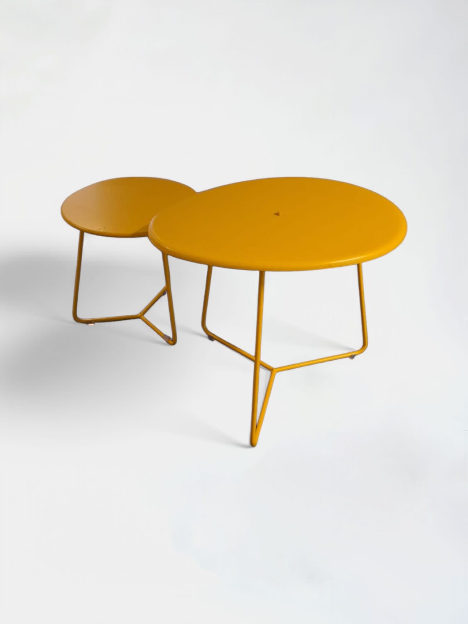 Table ronde jaune Fermob (lot de 2 tables)-3