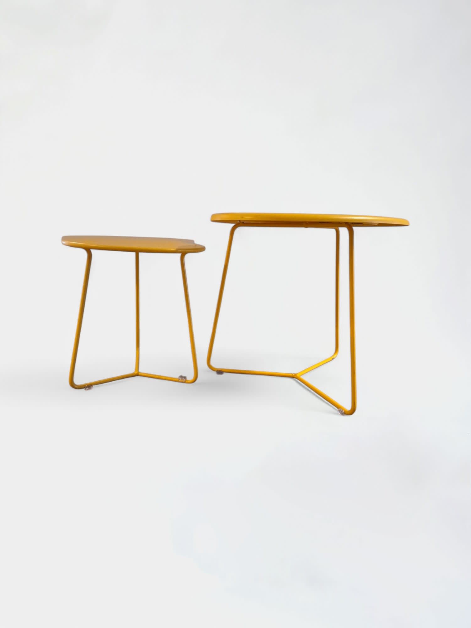 Table ronde jaune Fermob (lot de 2 tables)-1