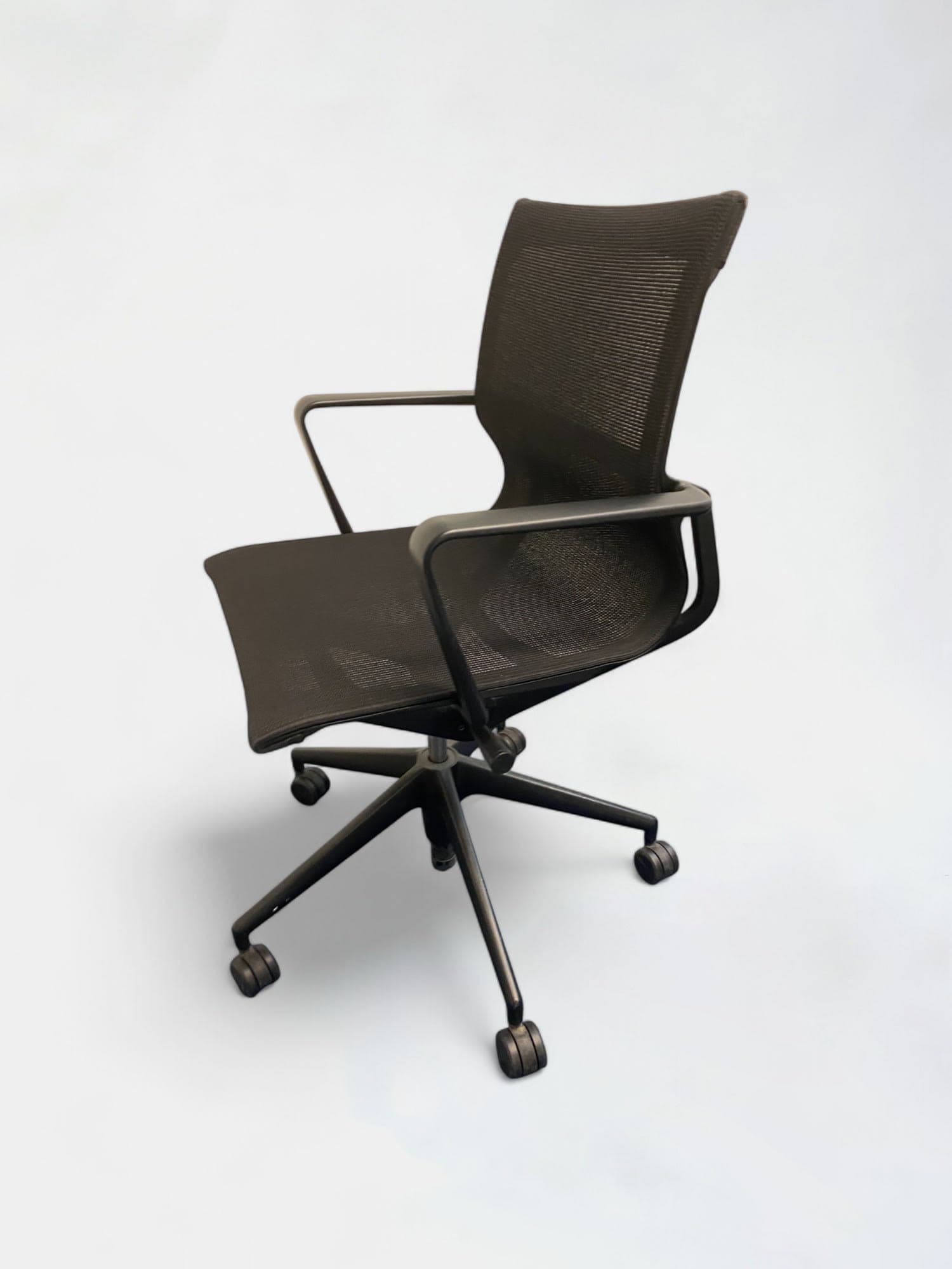 Vitra Physix Black, chaise de réunion en treillis avec pieds noirs-1