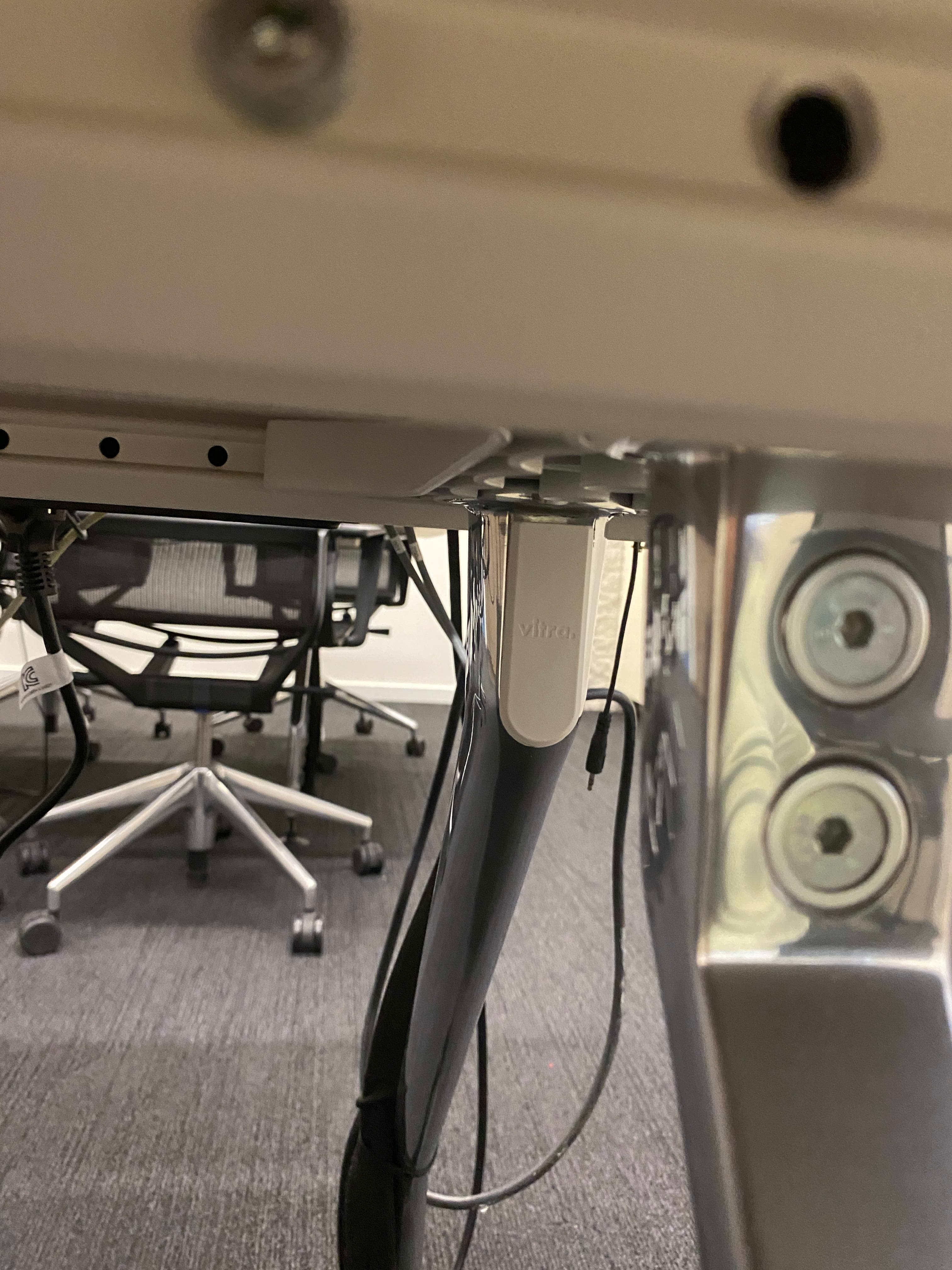 Vitra 200cm gelamineerd houten bureau op verchroomde poten-2