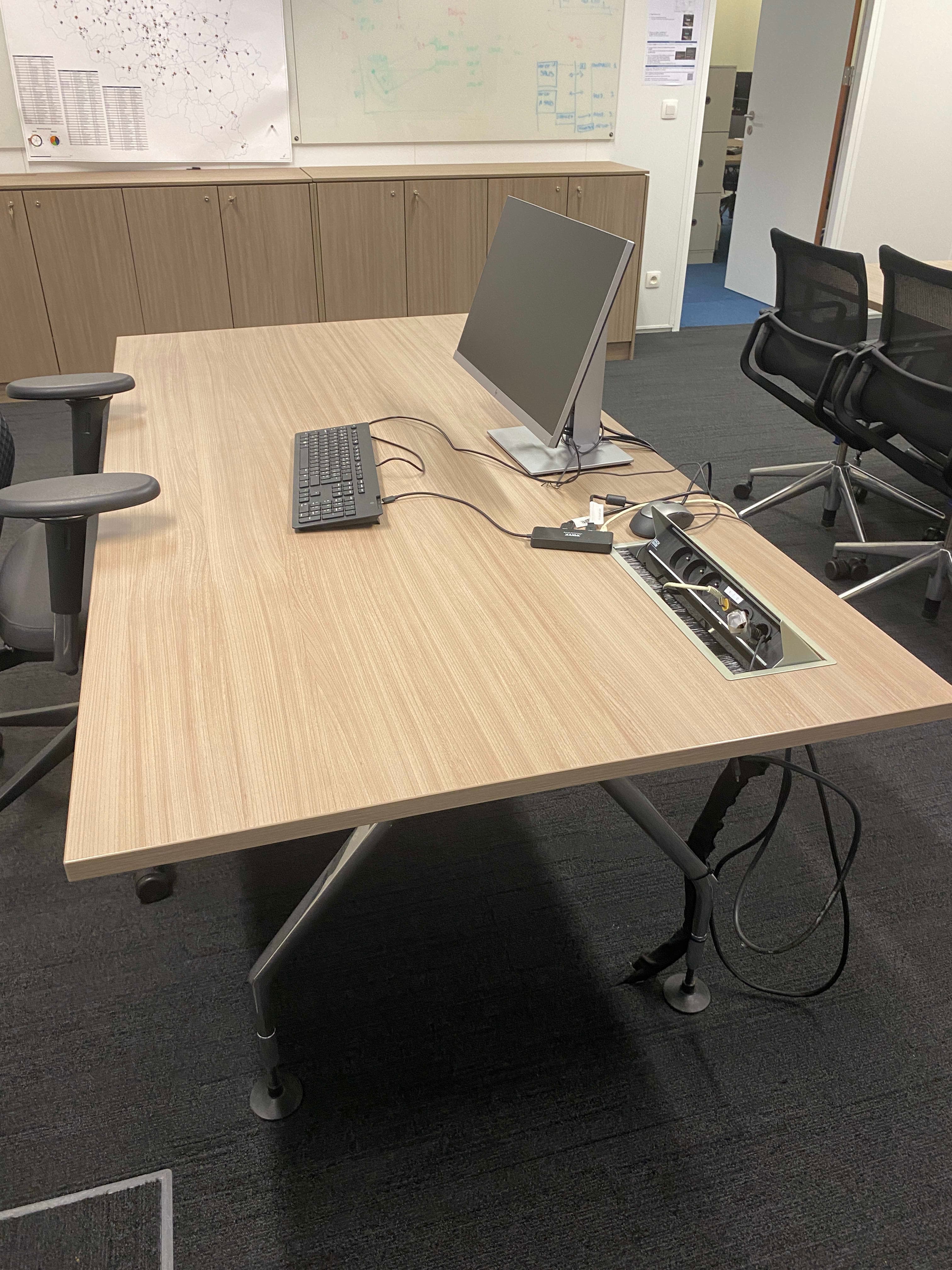 Vitra 200cm gelamineerd houten bureau op verchroomde poten-3