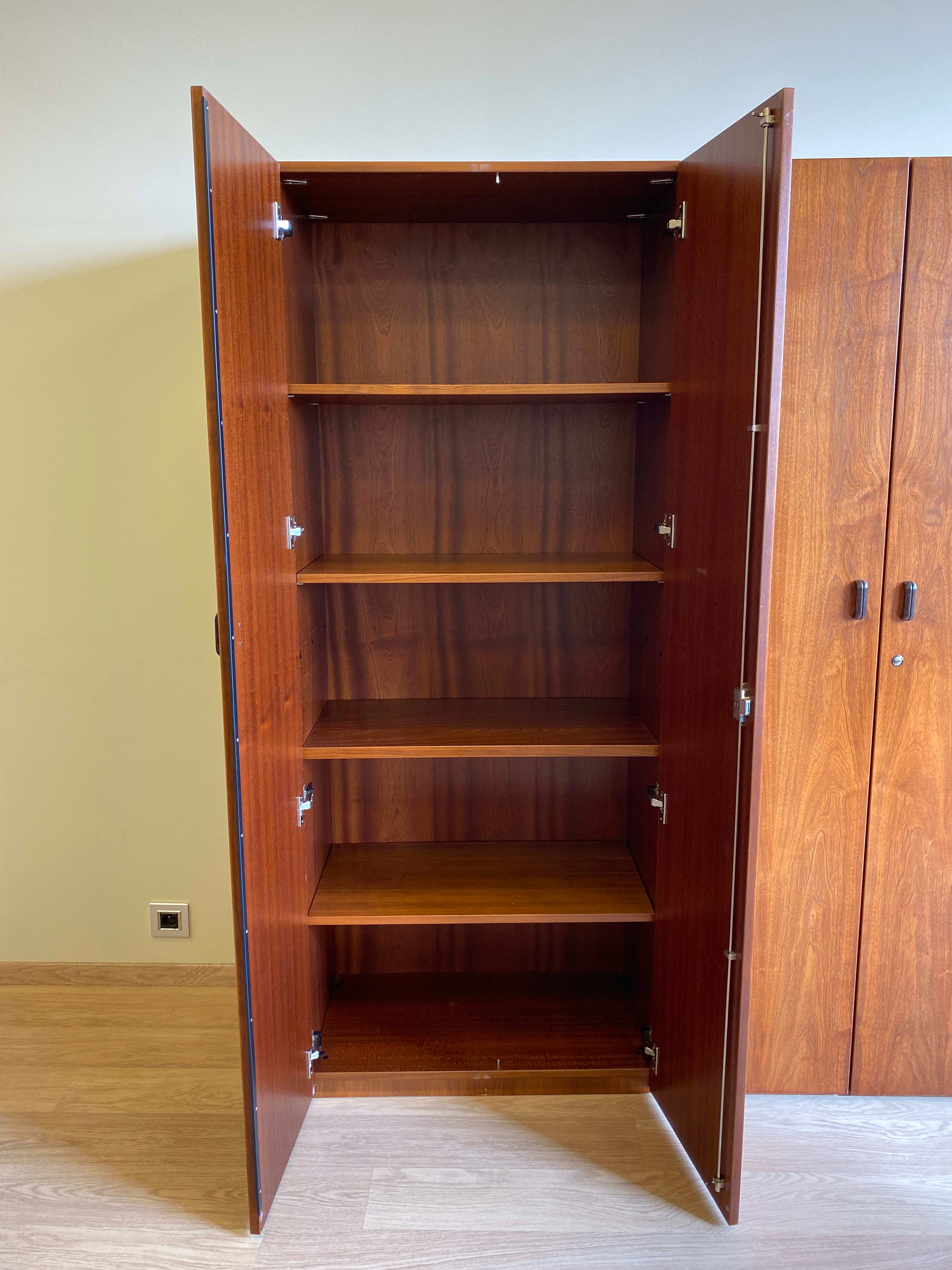 200cm Armoire de rangement vintage en bois foncé sans clé - Relieve Furniture