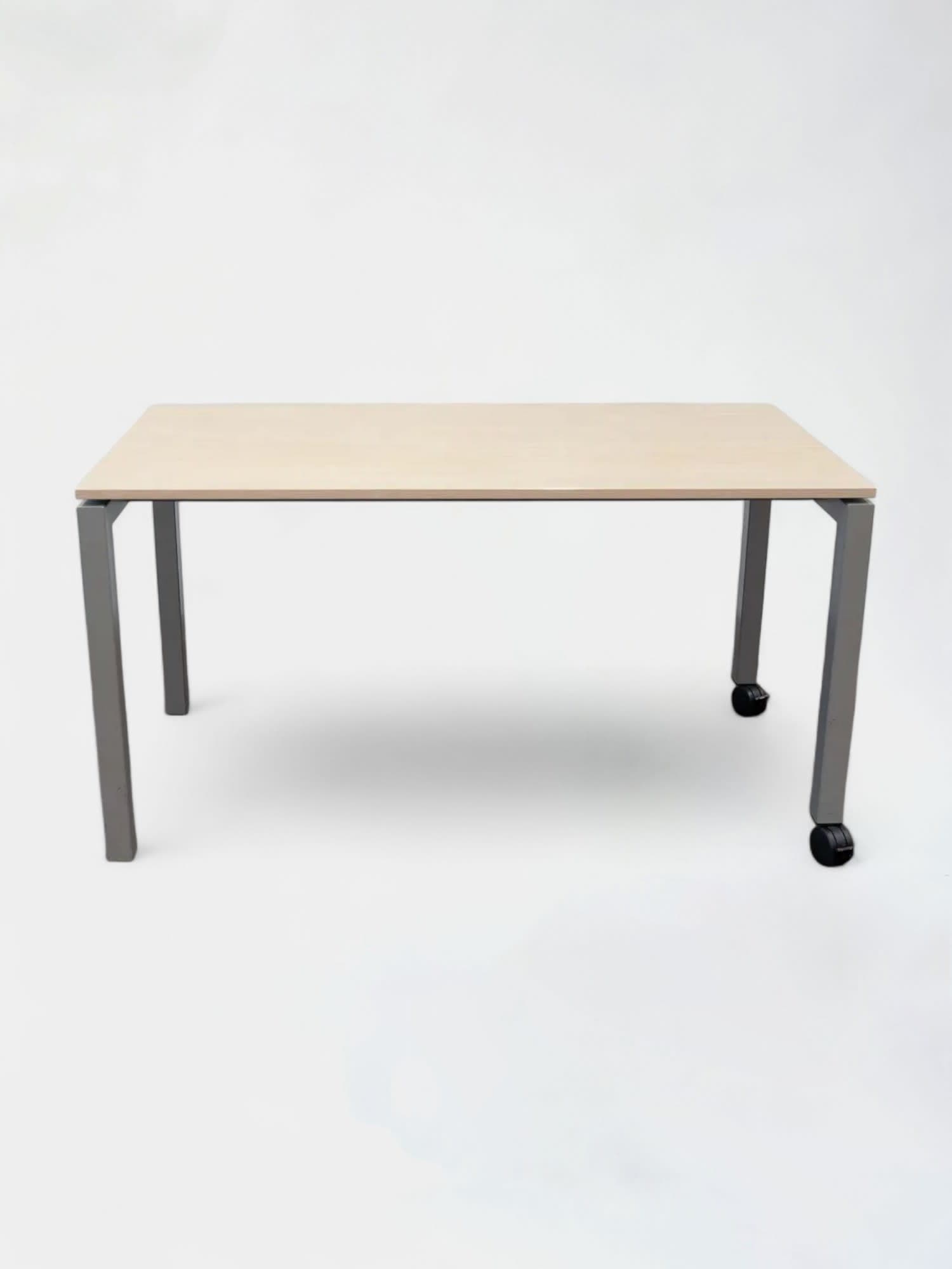 Nurus 140cm Light wood desk on grey squared legs with integrated wheels
