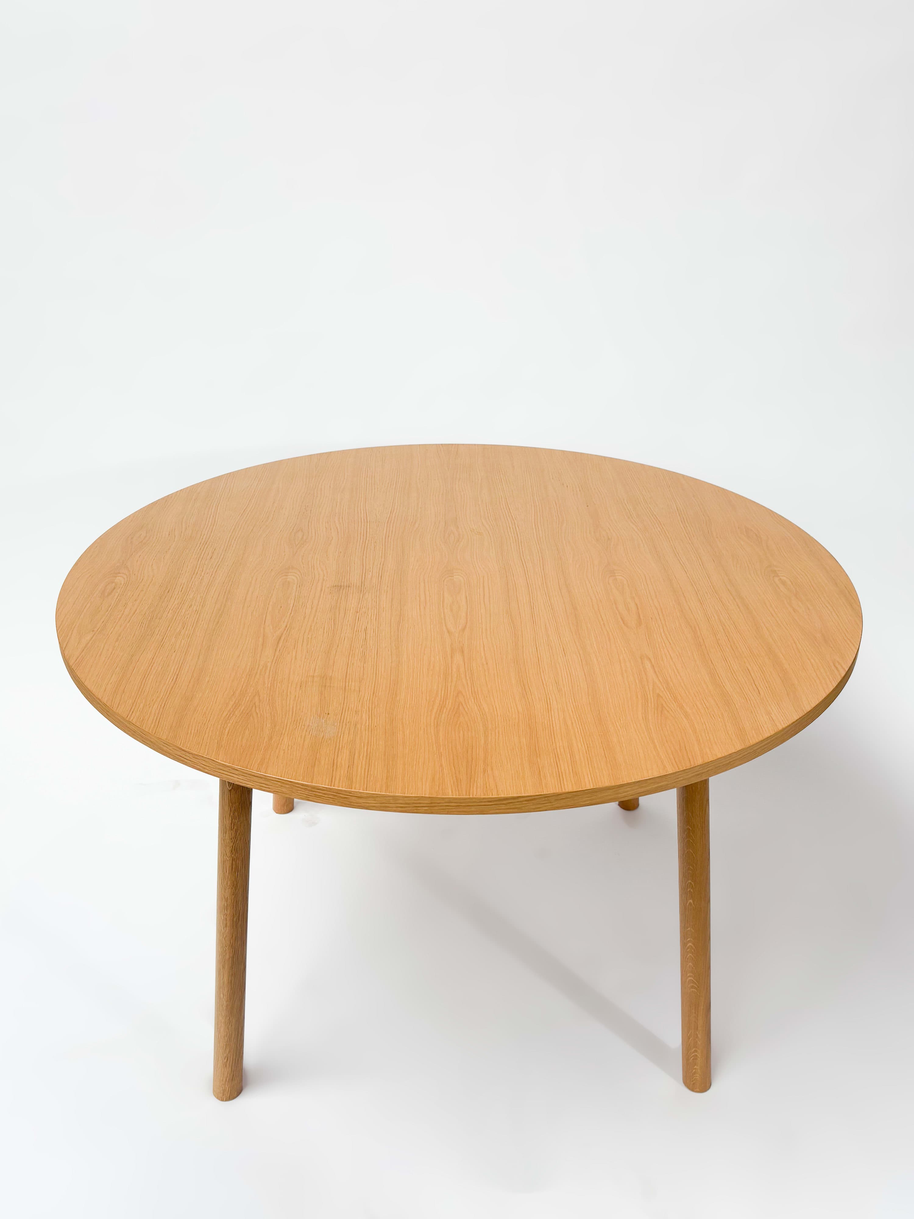 CRUSO Table ronde en chêne naturel - 120cm-0