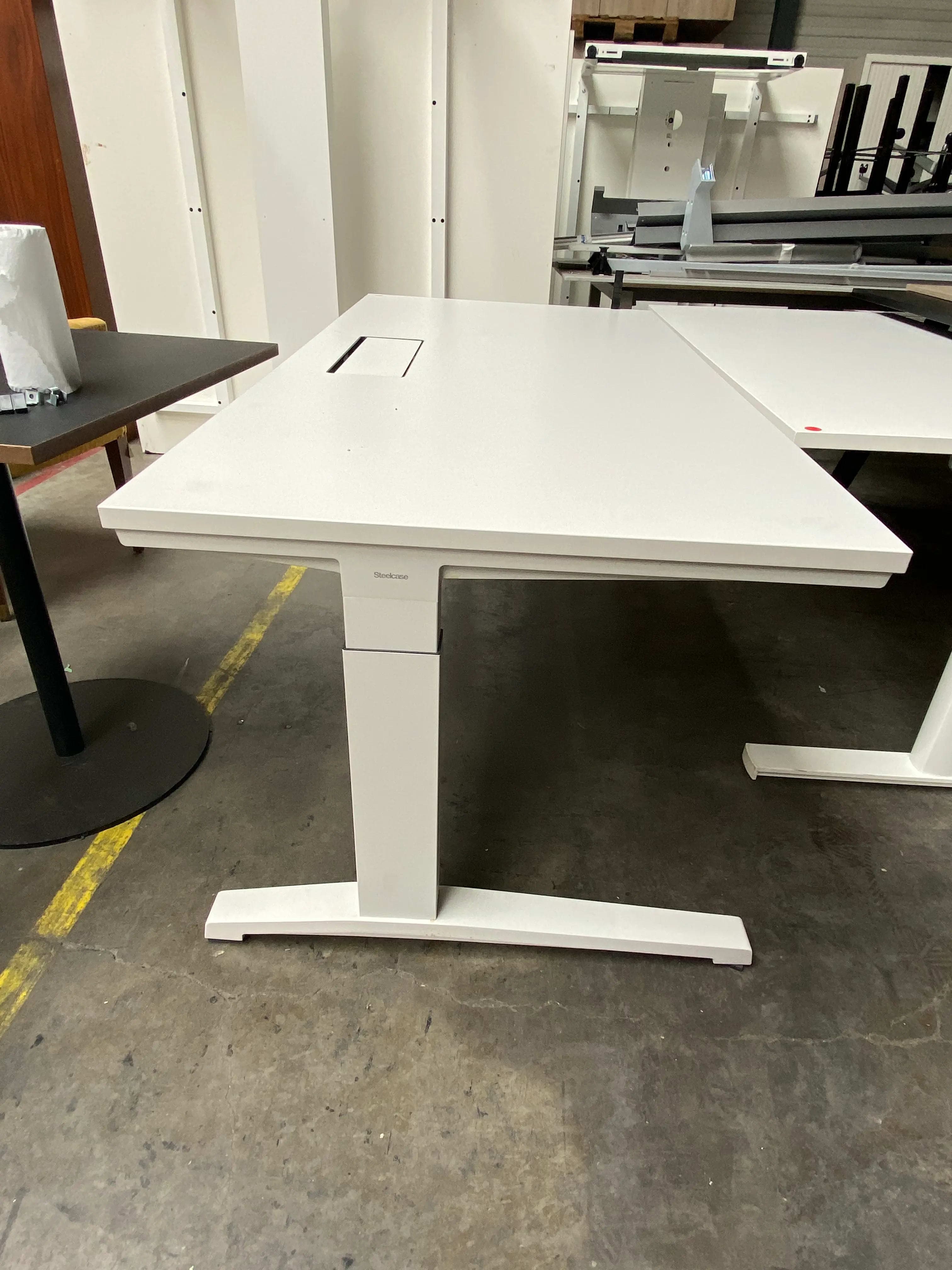 160cm Steelcase wit bureau met verstelbare maat-0