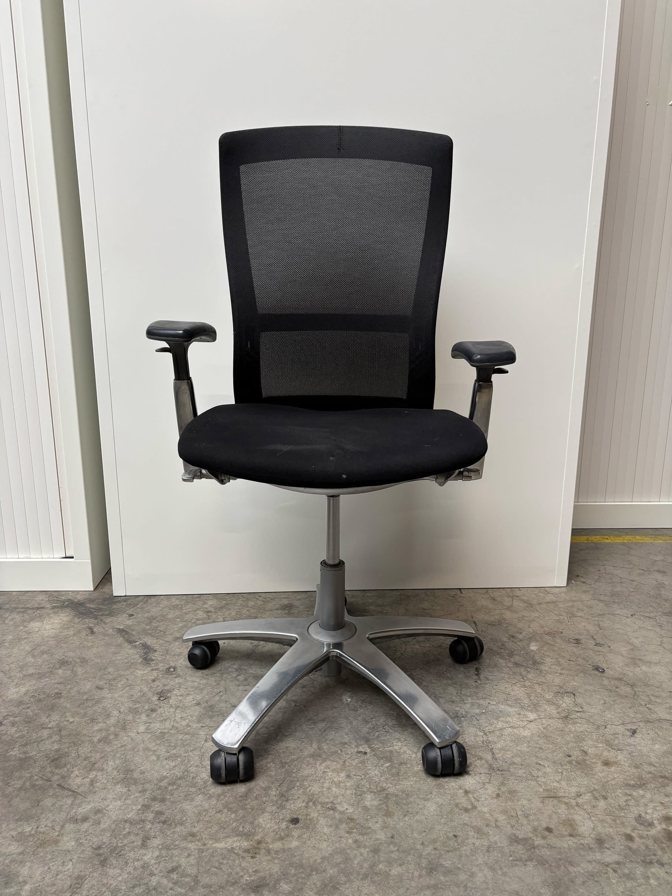 Knoll Zwarte Mesh Bureaustoel met Verstelbare Armleuningen-5