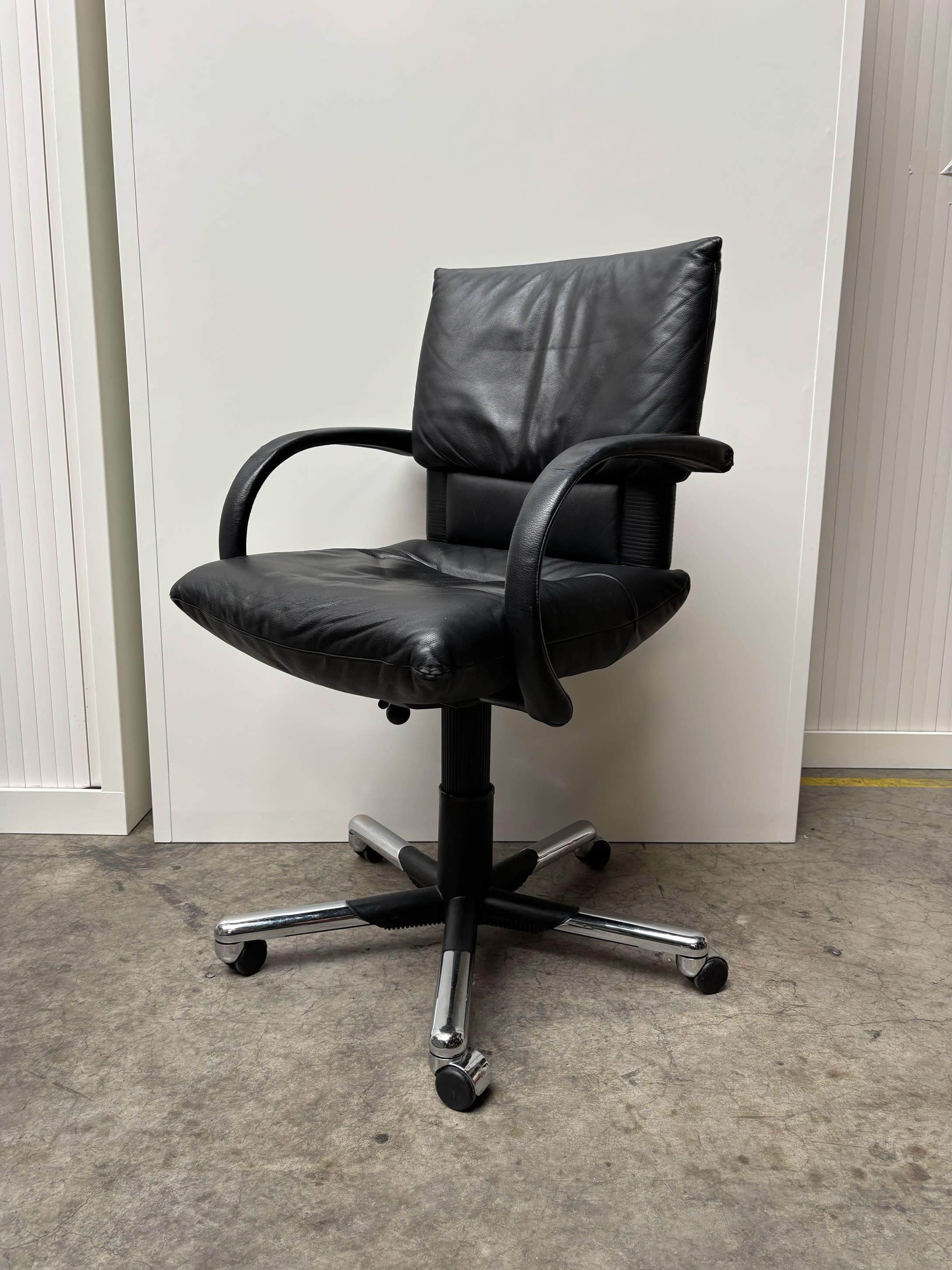 Vitra Black Leather Office Chair with Adjustable Features and signs of use-2