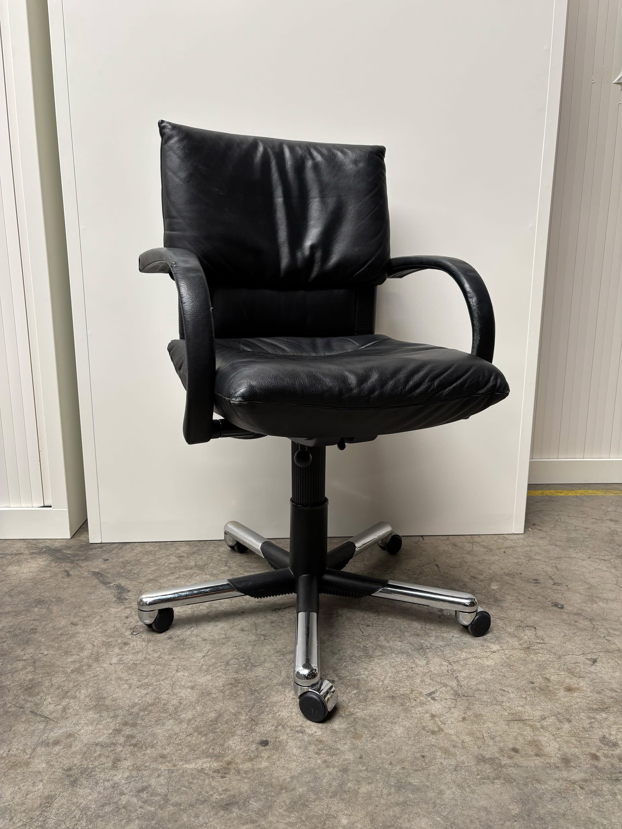 Vitra Black Leather Office Chair with Adjustable Features and signs of use-4