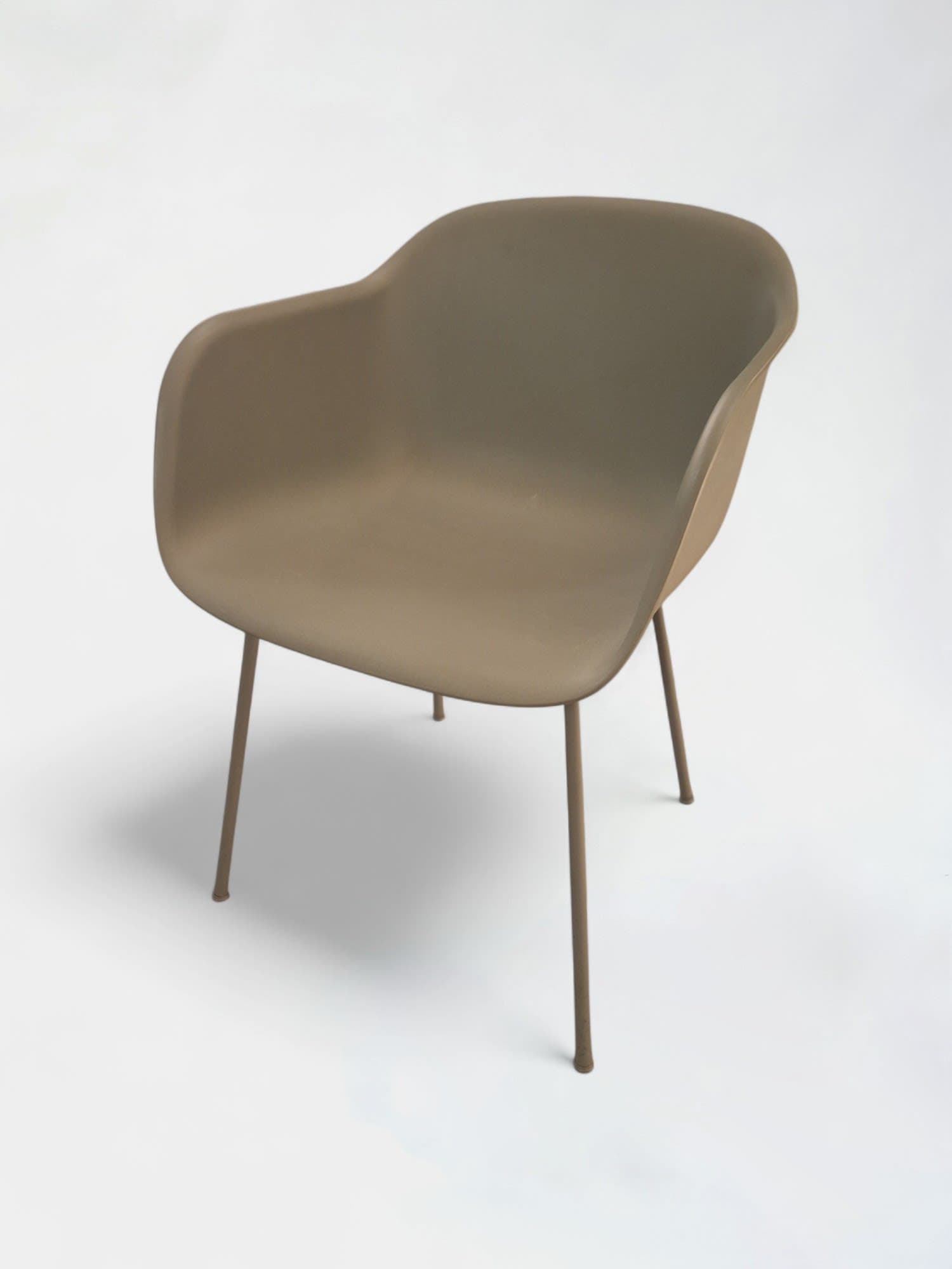 Muuto Chaise en plastique noir sans accoudoirs-2