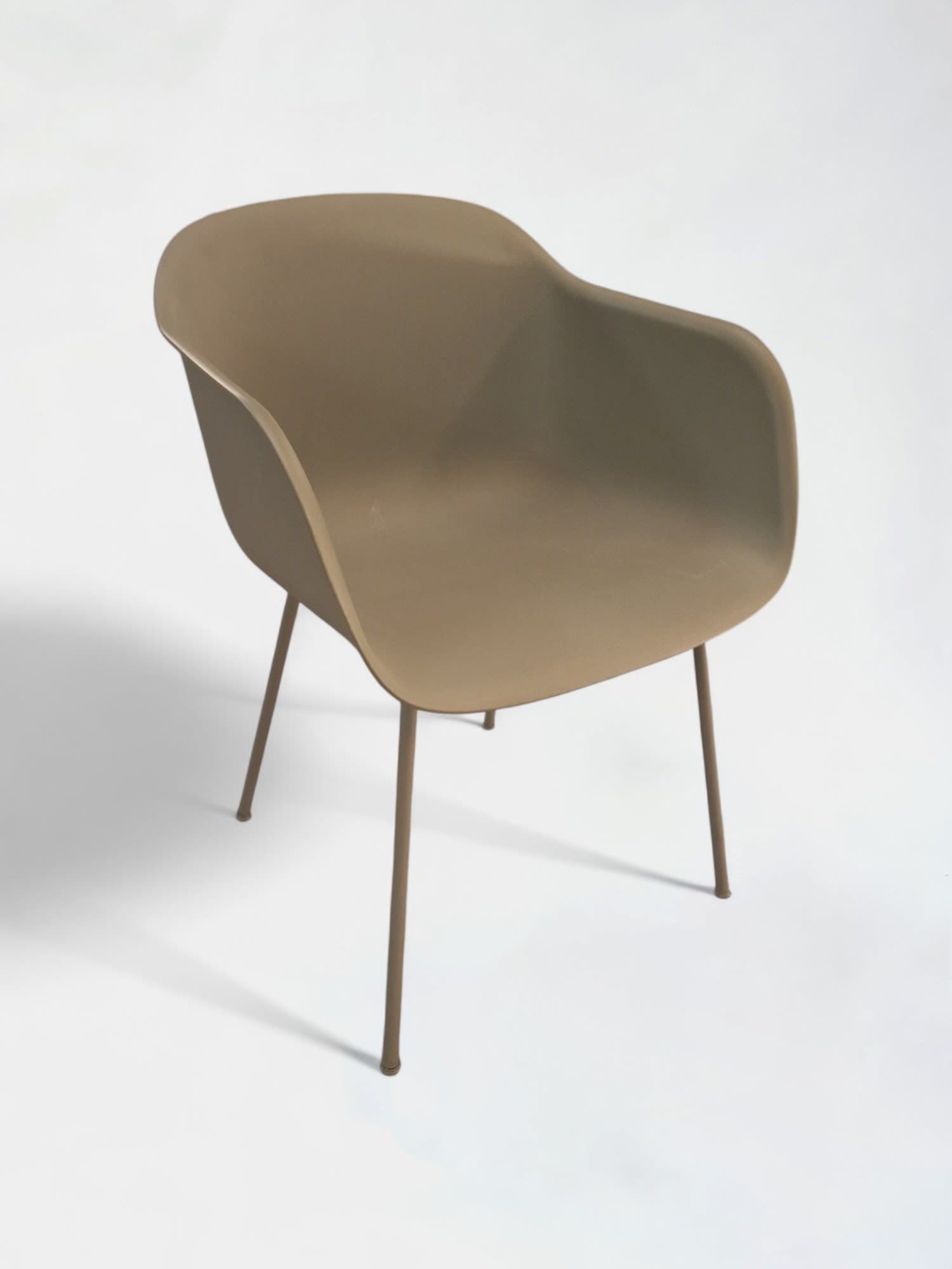 Muuto Chaise en plastique noir sans accoudoirs-0