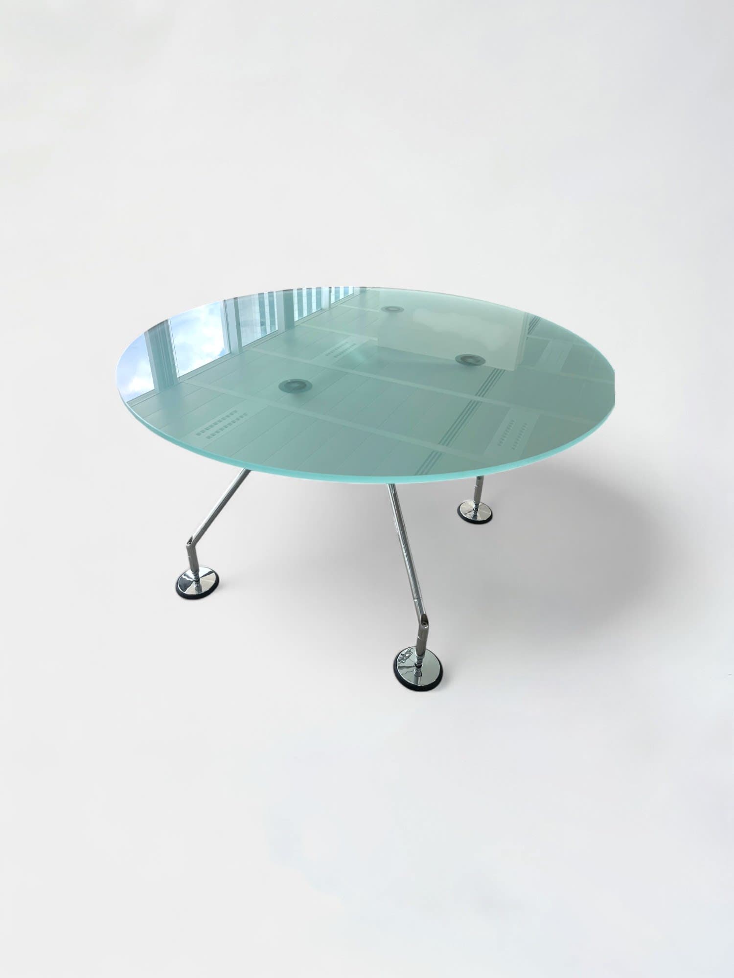 Vitra NORMAN FOSTER 1935 'Nomos' tafel voor Tecno 1986 - ondoorzichtig glas-0