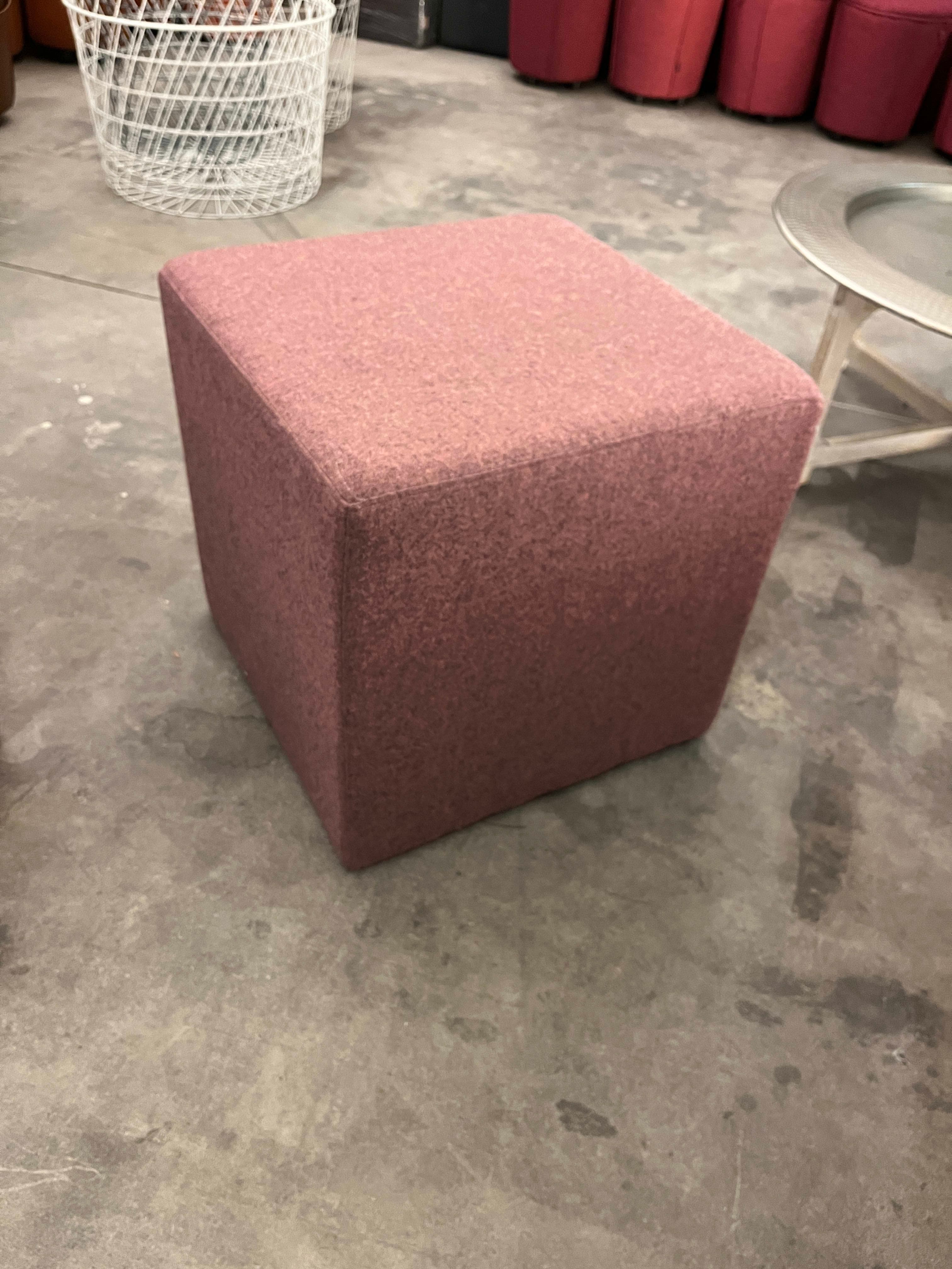 Pouf sur roulettes NNOF rose pastel-1