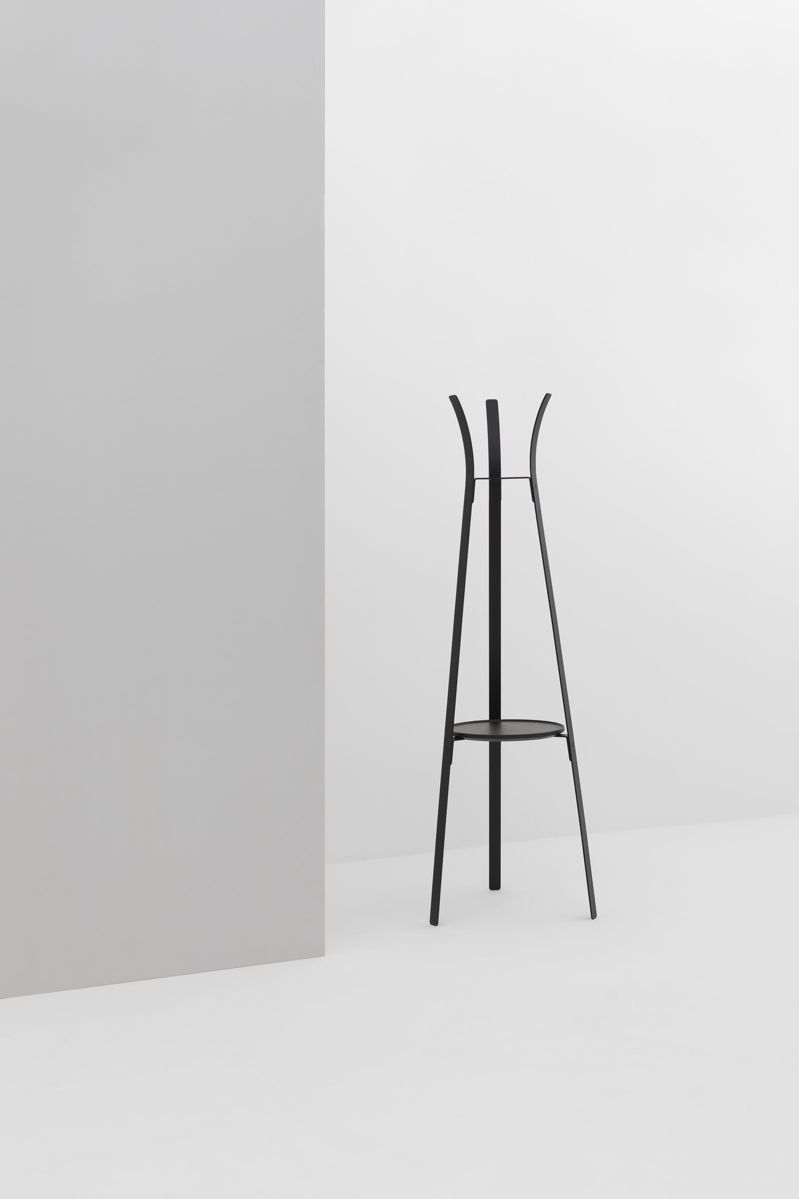 CRUSO SPRINGBACK Porte-manteau noir sans le plateau - Relieve Furniture