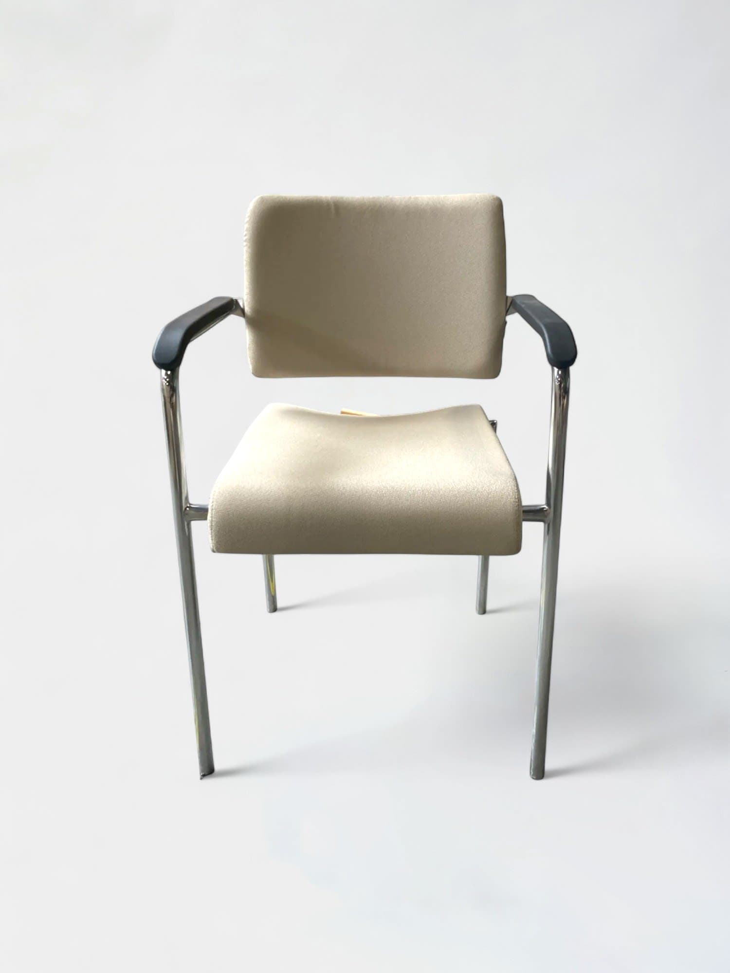 DROMEAS Modèle Porto Chaise visiteur beige avec accoudoirs noirs-0