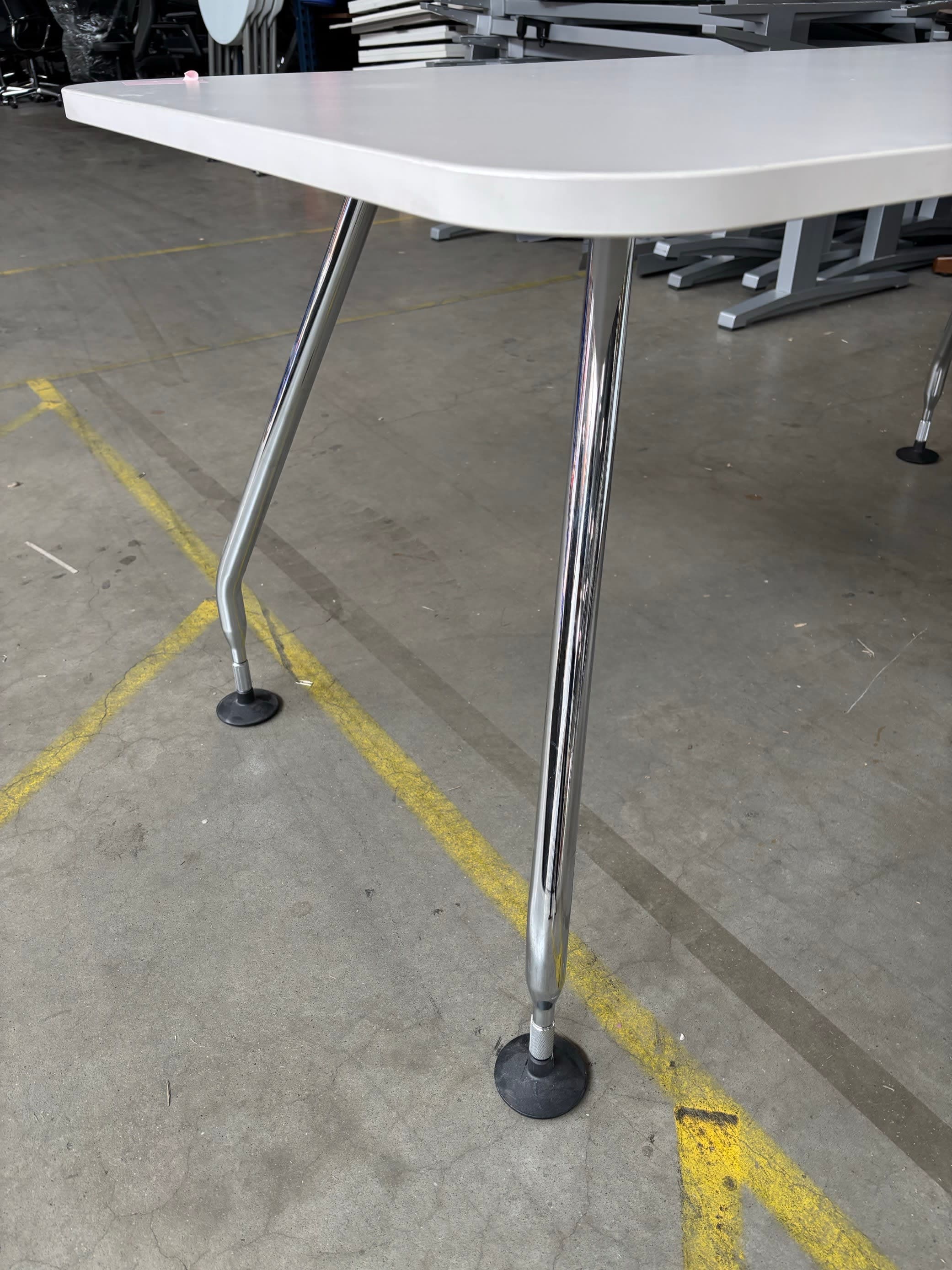 Vitra witte tafel-4