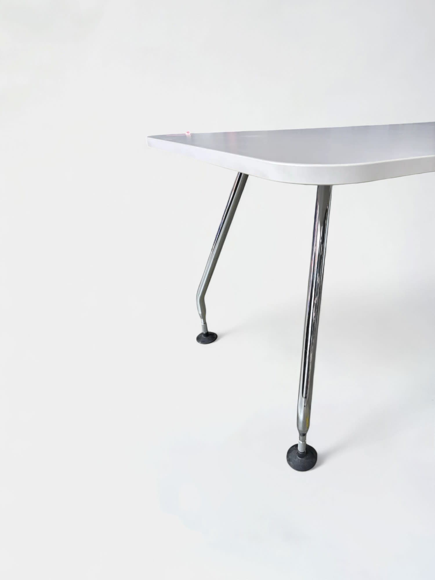 Vitra witte tafel-1