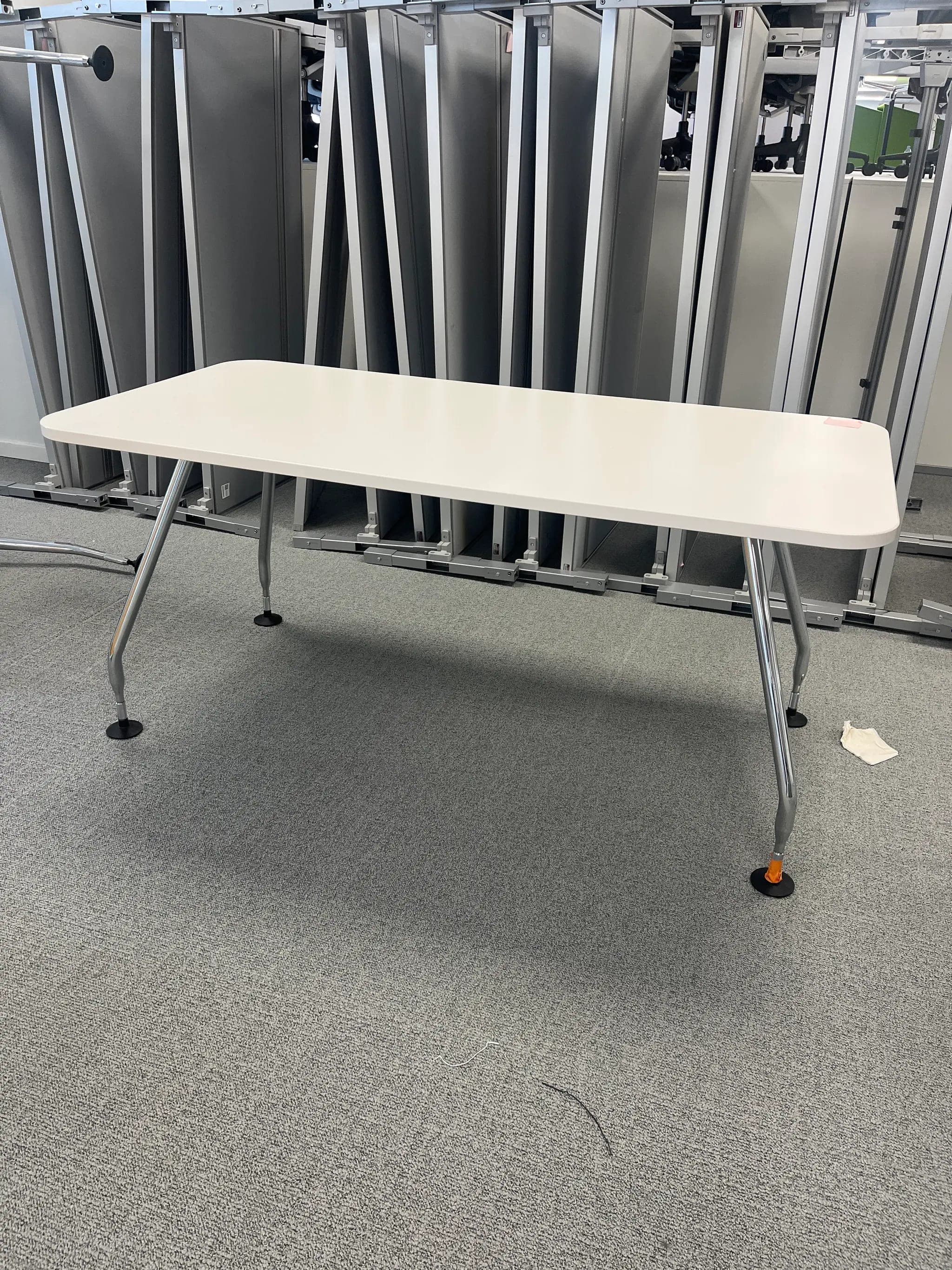 Vitra witte tafel-3