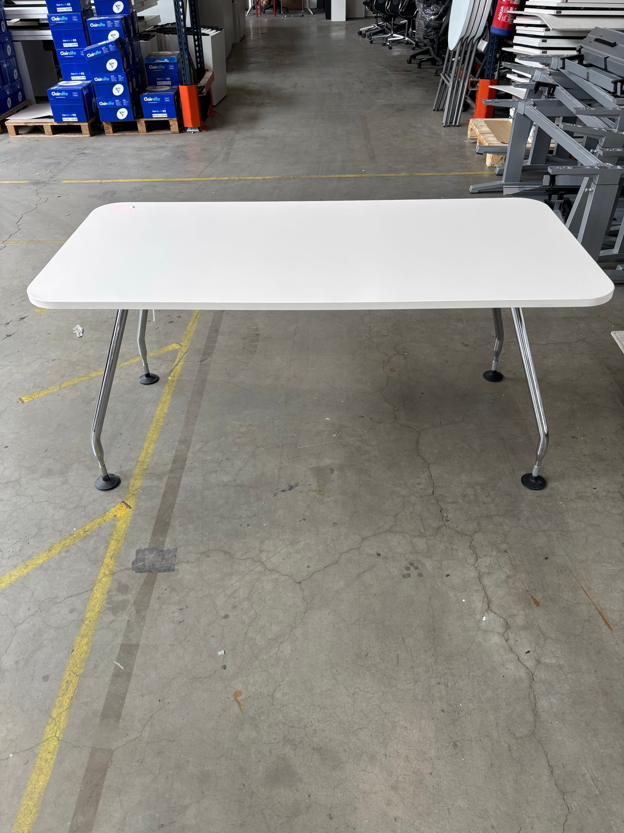 Vitra witte tafel-5