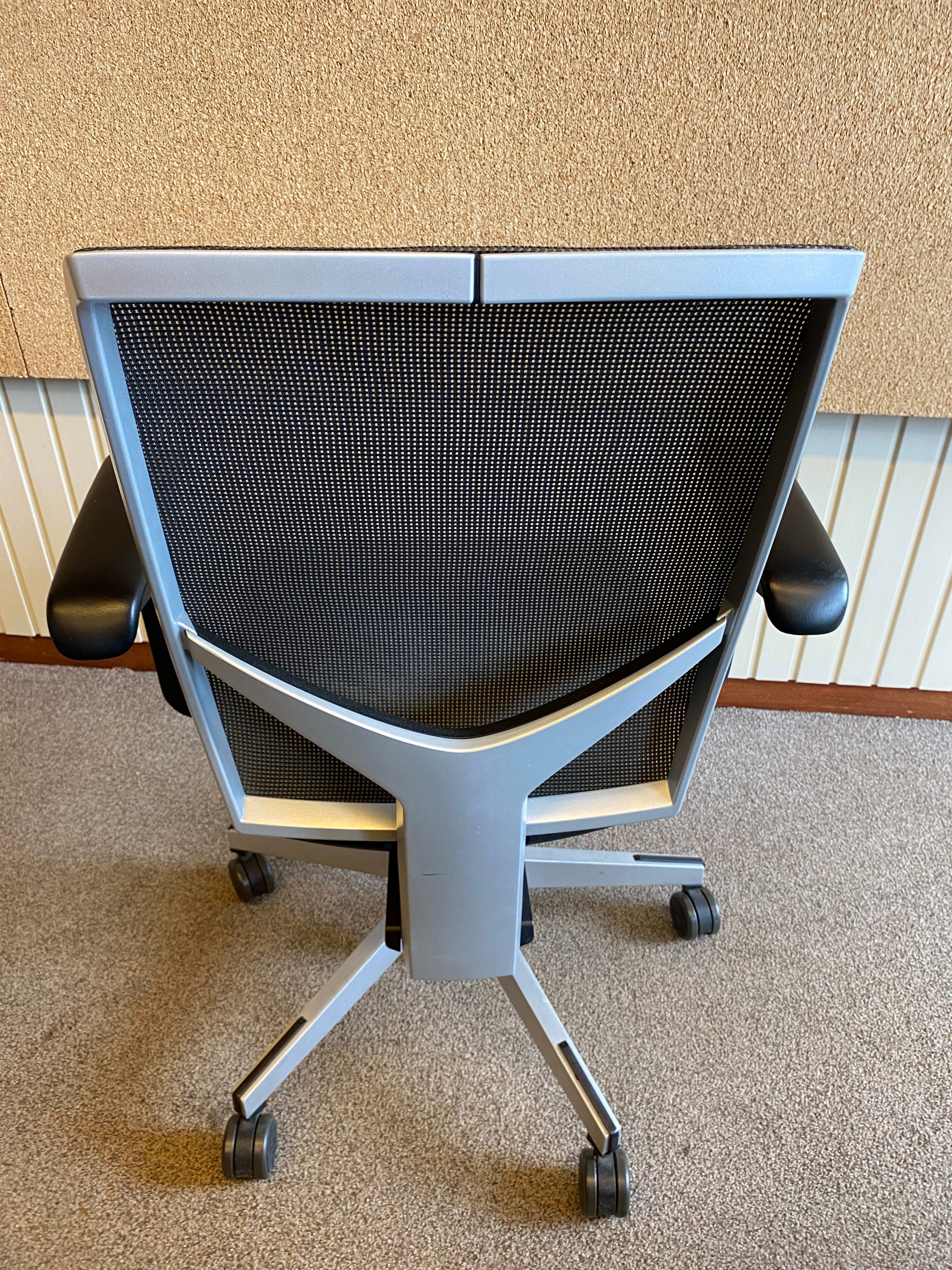 Giroflex grey mesh back with black leather seating office chair with grey plastic structure-2