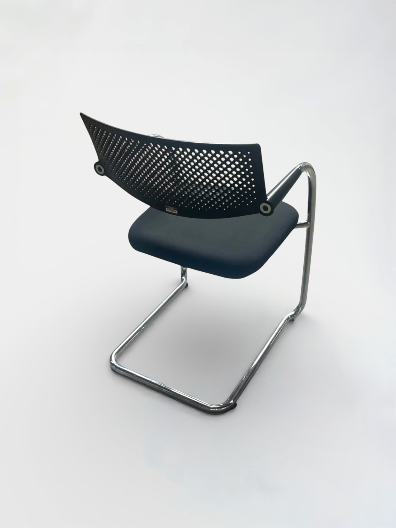 Vitra Visaroll zwart kantoorvergadertafel stapelbaar-2